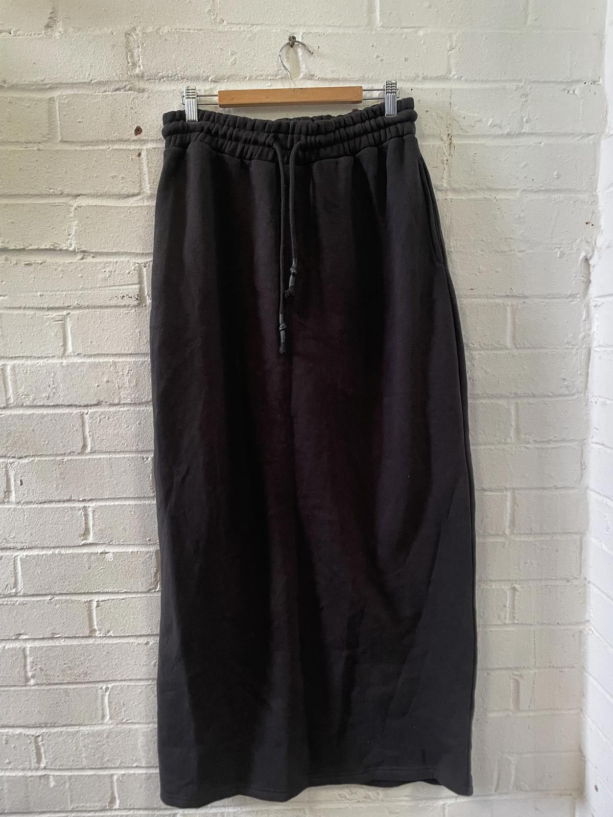 Unknown London Black Elastic Waist Midi Skirt Size 30" / US 8 / IT 44 - 1 Thumbnail