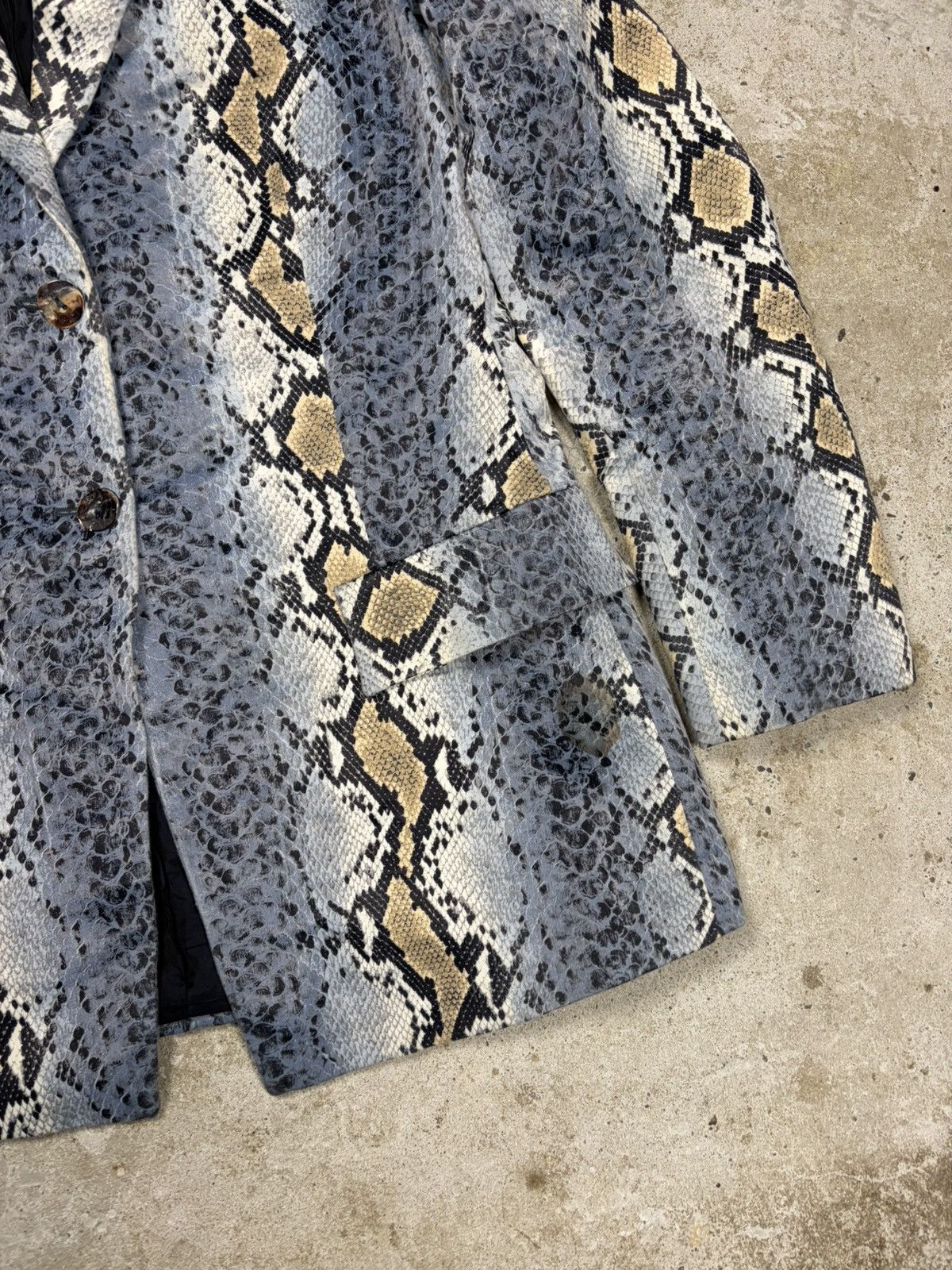 Roberto Cavalli Vintage 2000s Roberto Cavalli Snake Skin Python Print Blazer Size XL / US 12-14 / IT 48-50 - 5 Thumbnail