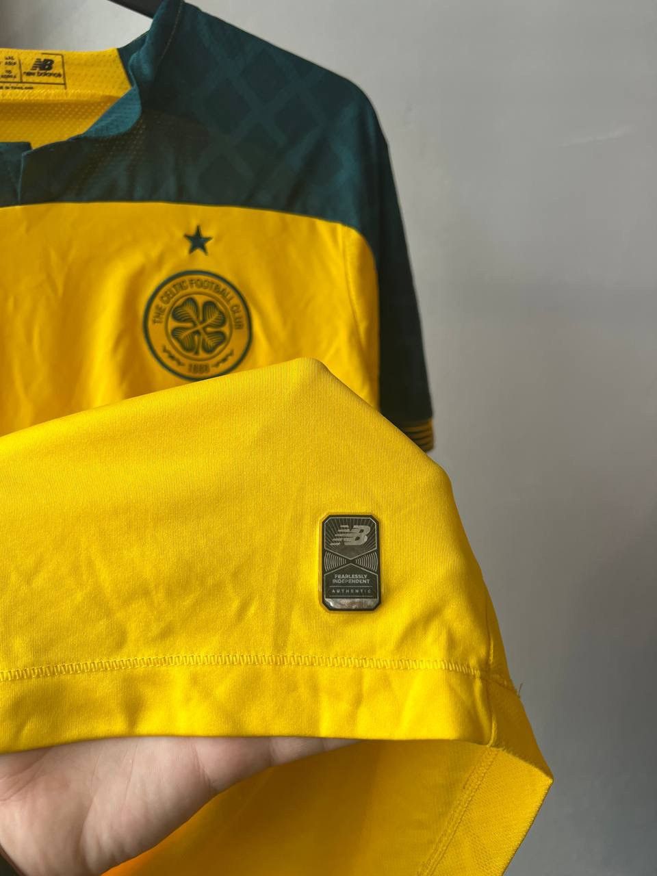 New Balance 2019/20 CELTIC FC AWAY SOCCER JERSEY FOOTBALL SHIRT SIZE L Size US L / EU 52-54 / 3 - 8 Thumbnail