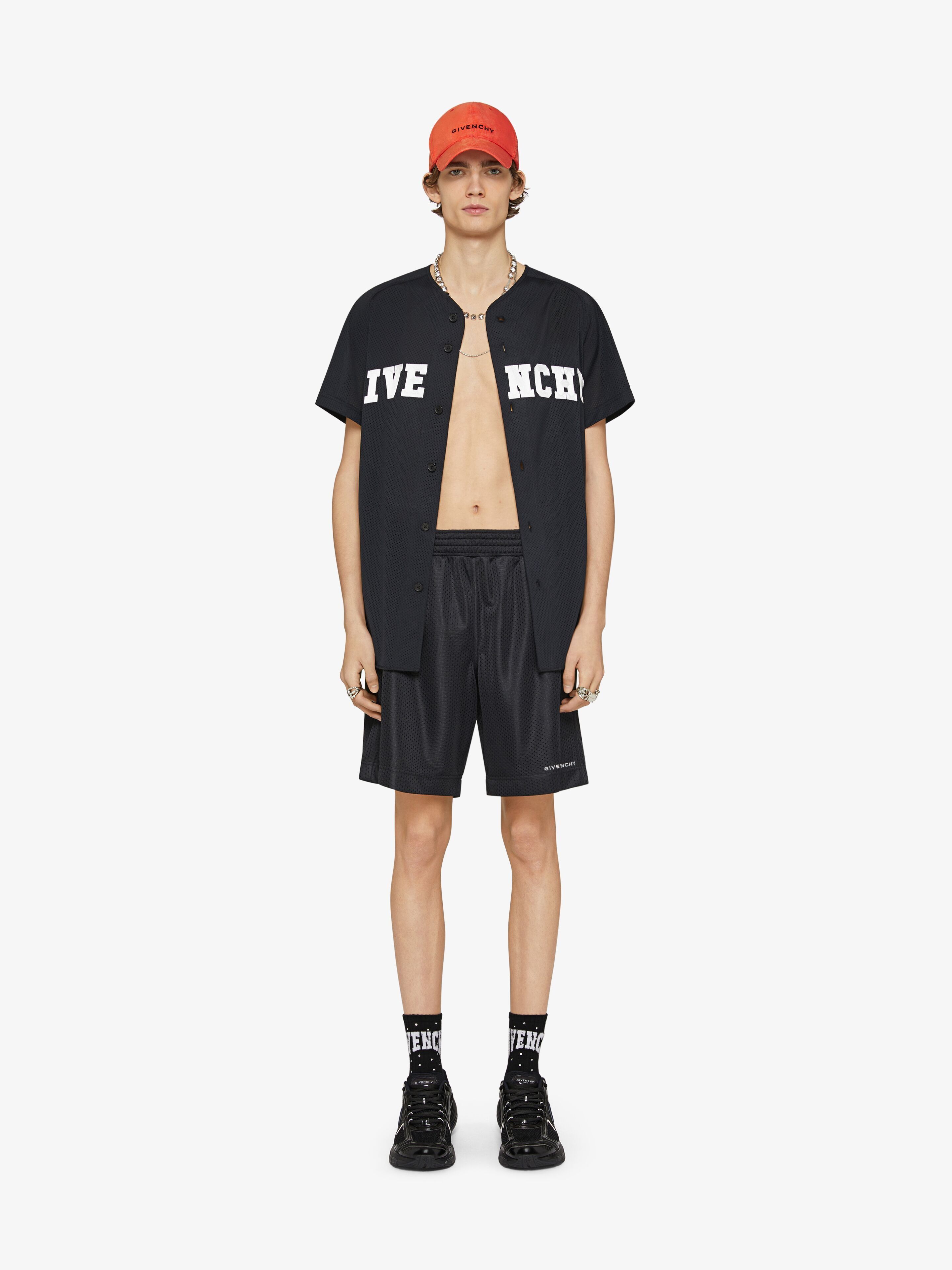 Givenchy o1w1db10325 New Board Shorts in Black Size US 34 / EU 50 - 2 Thumbnail