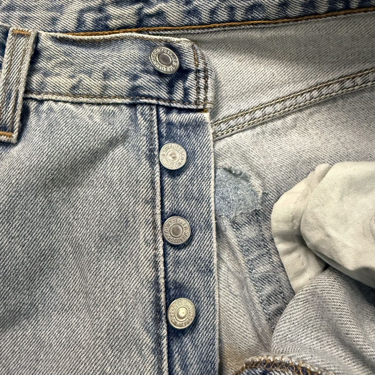 Levi's Vintage Clothing 🔥🇺🇸 Vintage 90s Levis 501 Super Distressed Faded Denim Size US 30 / EU 46 - 13 Thumbnail