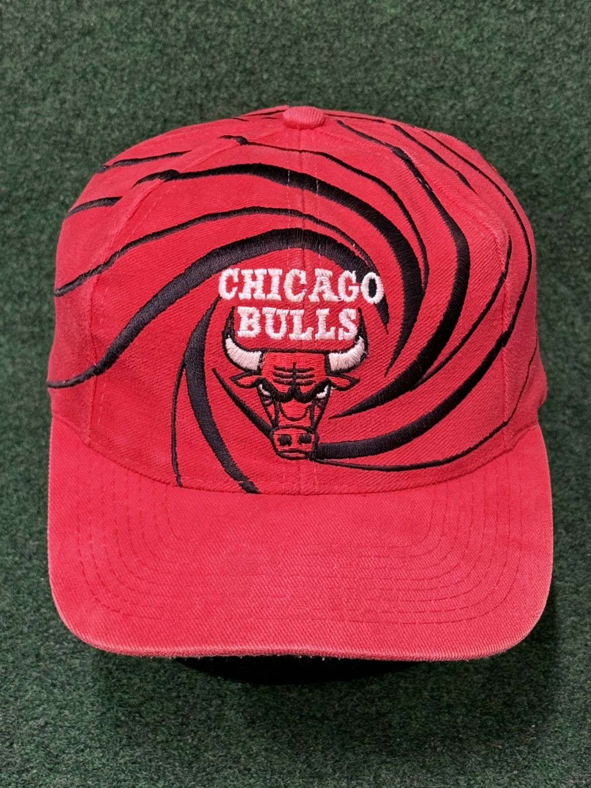 Drew Pearson Vintage Drew Pearson Chicago Bulls Swirl Snapback Hat Size ONE SIZE - 1 Thumbnail