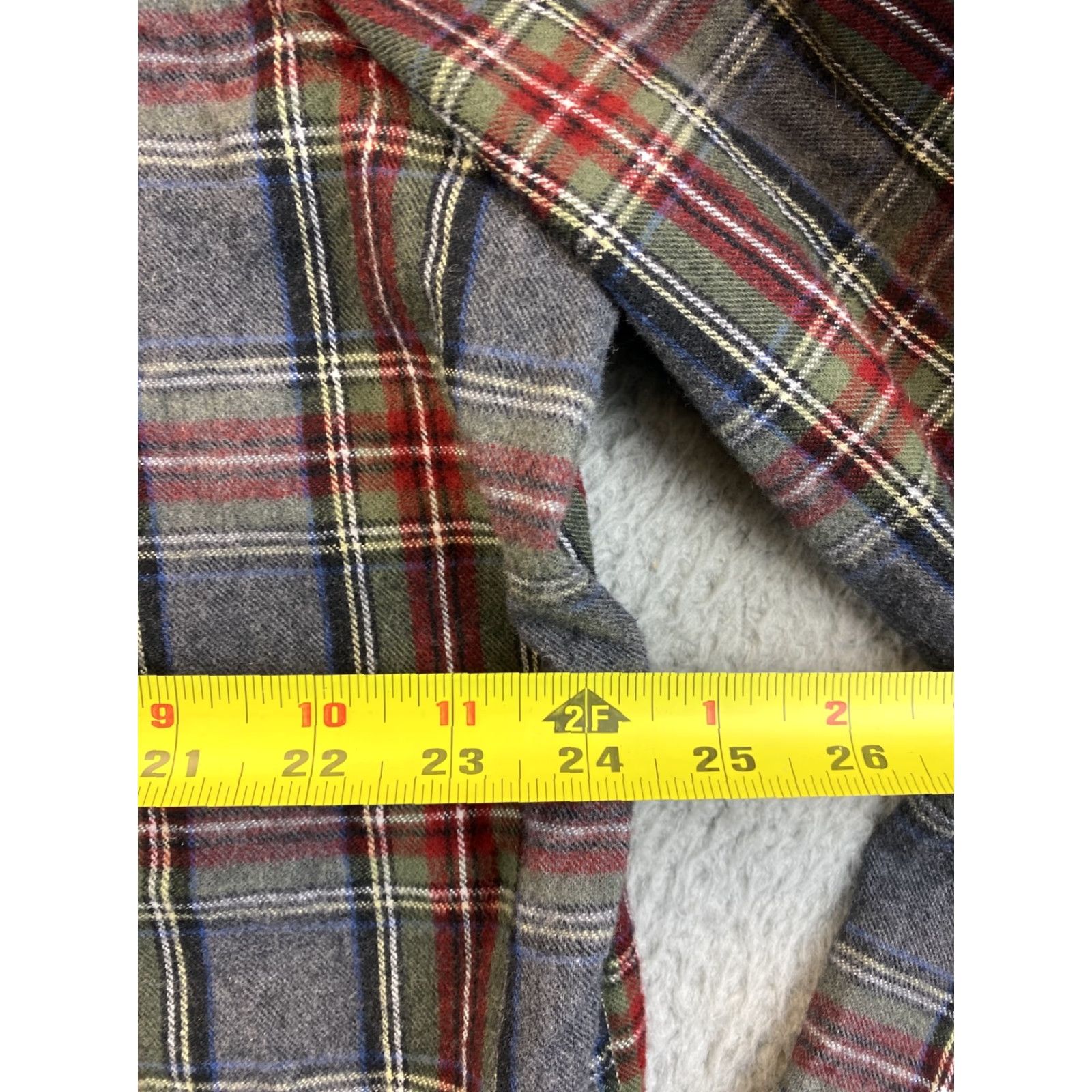 Vintage VINTAGE? No, L.L. Bean Fleece Plaid Shirt Men XL Gray Brown 80-20 Regular Fit Pockets Outdoor Workwear XL Mens Size US XL / EU 56 / 4 - 6 Thumbnail
