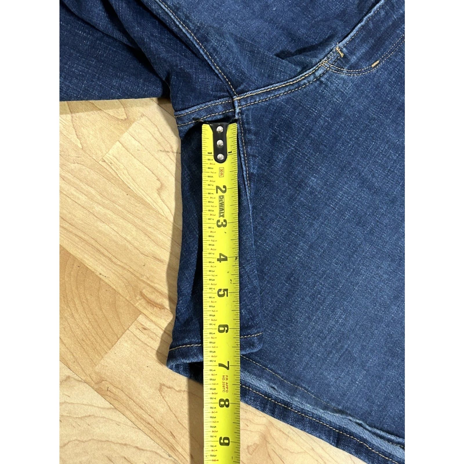 Levi's Levi's Womens Classic Short Denim Blue Size 33 Regular Waist 33 Inseam 0" Casual Walking Size 24" / US 00 / IT 34 - 4 Thumbnail