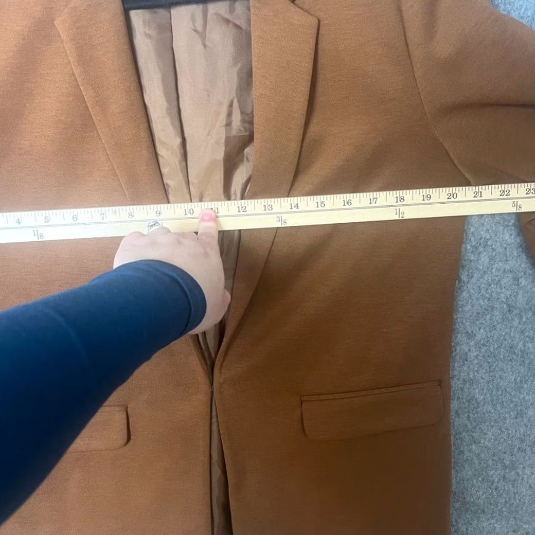 Stradivarius Stradivarius L Brown classic notched lapel front flap pockets singlebutton closure Size 42R - 4 Thumbnail