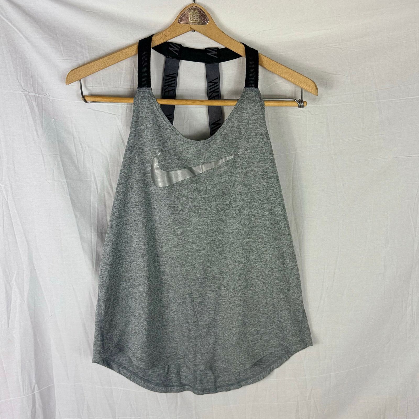 Nike Nike Tops Lot of 2 Women's Small Gray Tank Blue Short Sleeve Size S / US 4 / IT 40 - 2 Thumbnail