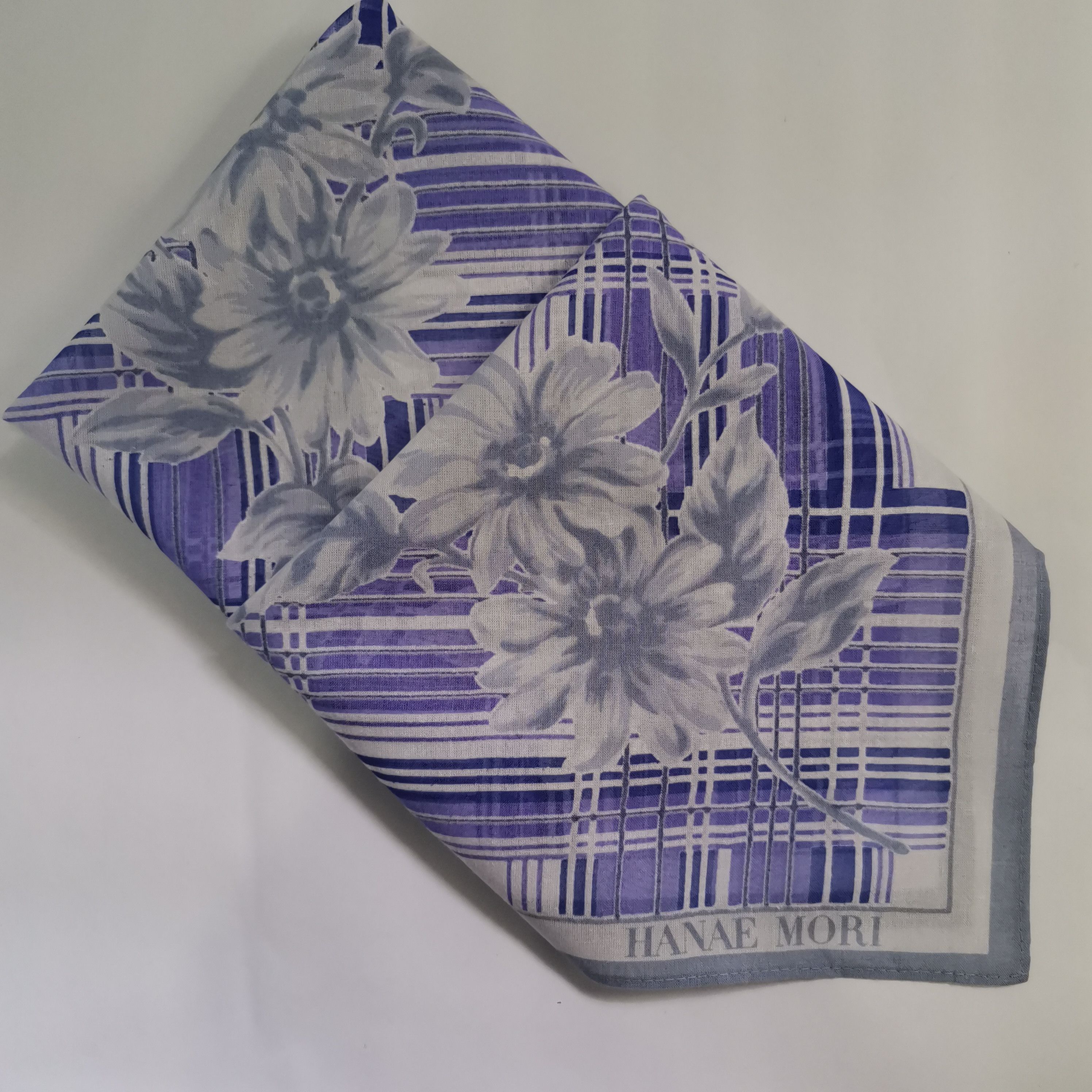 Hanae Mori HANAE MORI SCARF/ HANDKERCHIEF/ BANDANA Size ONE SIZE - 1 Thumbnail
