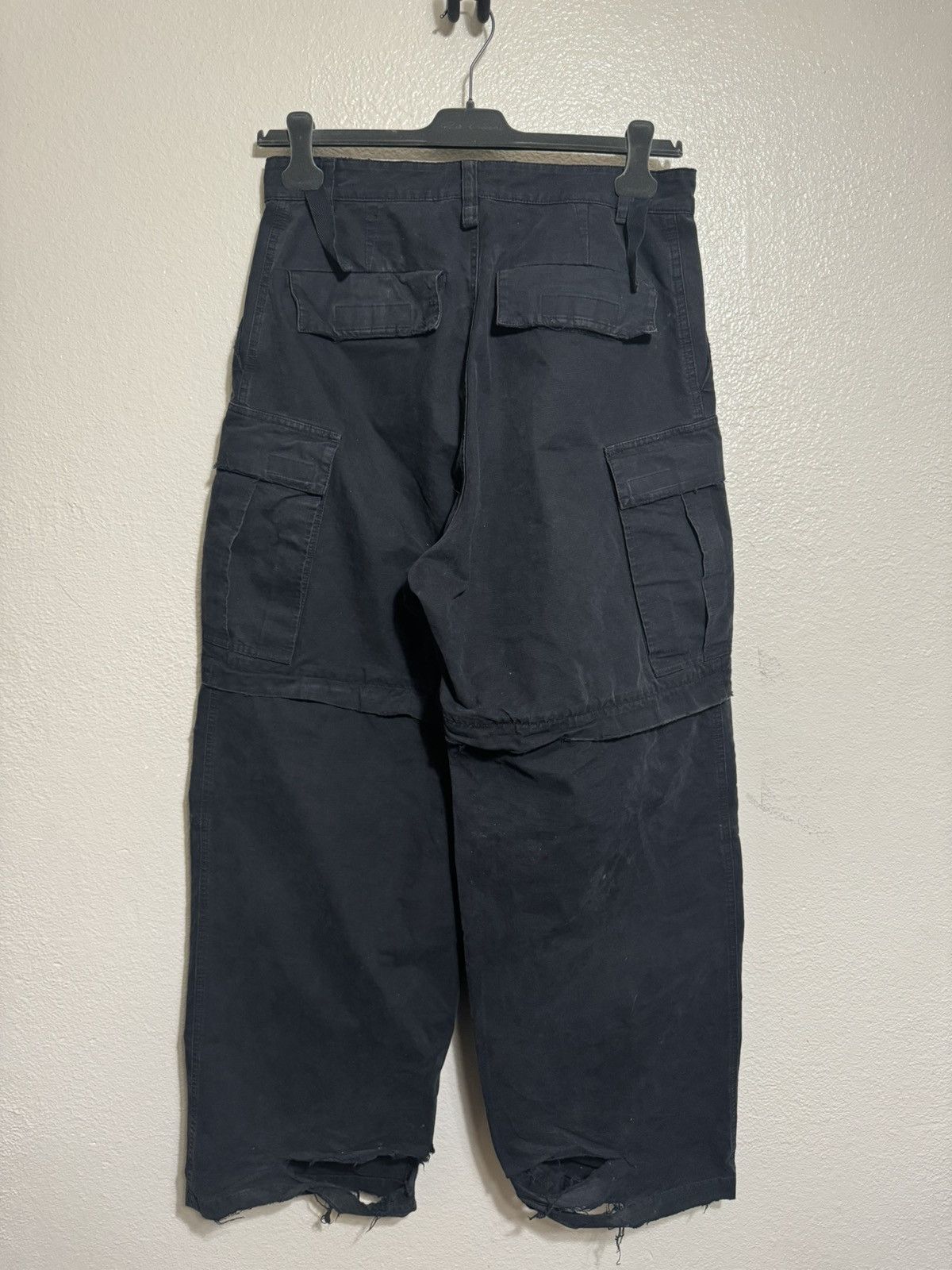 Balenciaga Balenciaga Distressed Large Cargo Pants Size US 30 / EU 46 - 5 Thumbnail