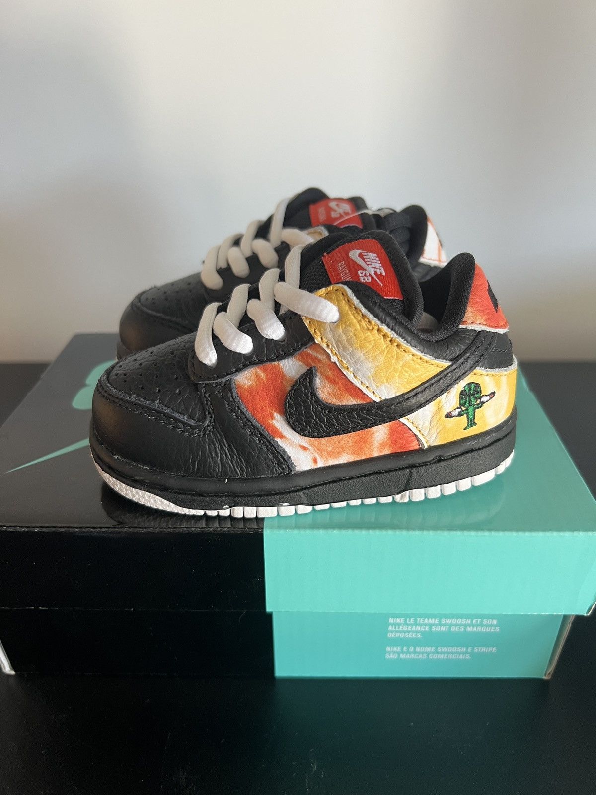 Nike NIKE SB DUNK LOW “RAYGUN” (TD) Size US 5 / EU 37 - 1 Thumbnail