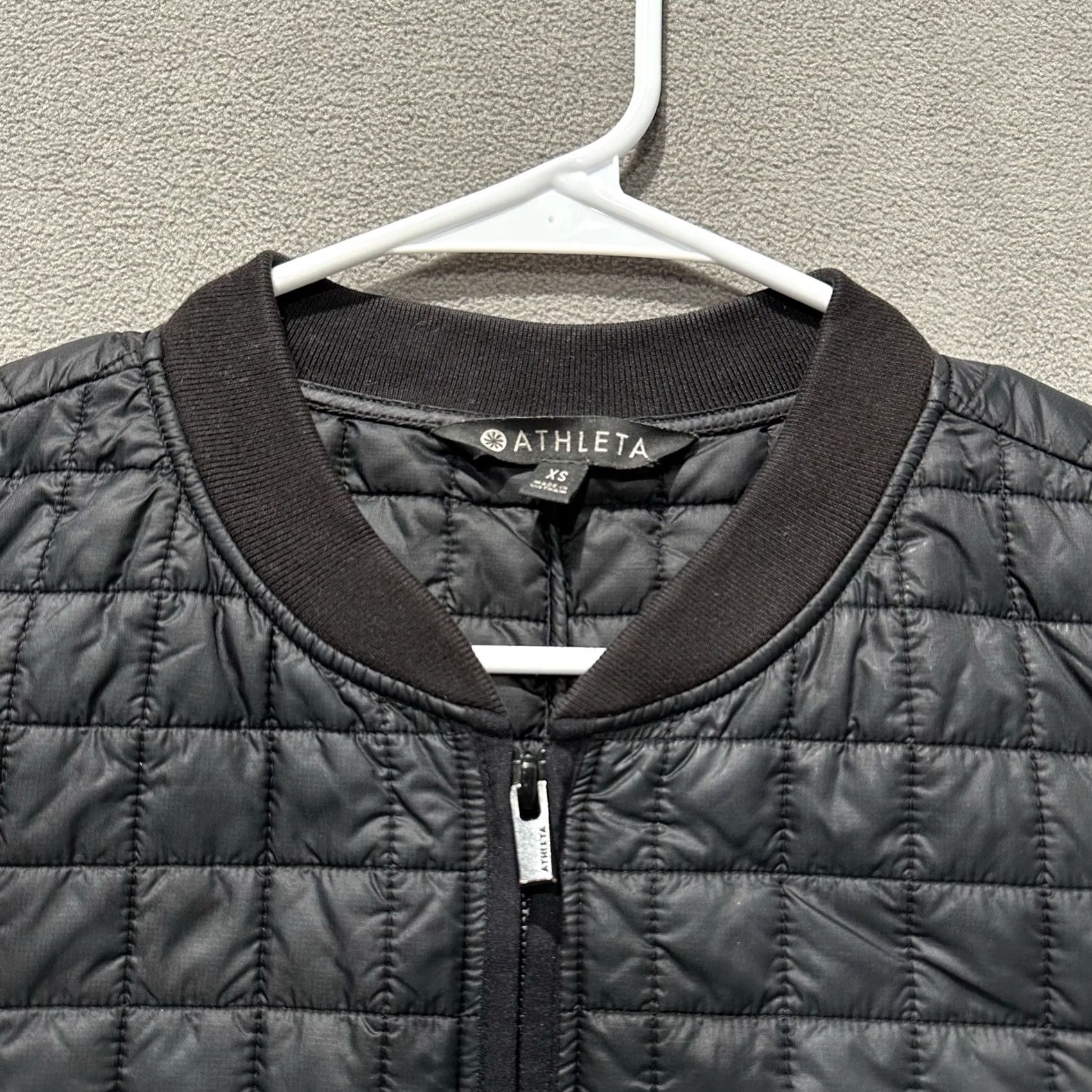 Athleta Athleta Grandview Primaloft Shell Jacket Womens XS Black Nylon Wind-Resistant Mediumweight Softshell Zip Front Size XS / US 0-2 / IT 36-38 - 3 Thumbnail