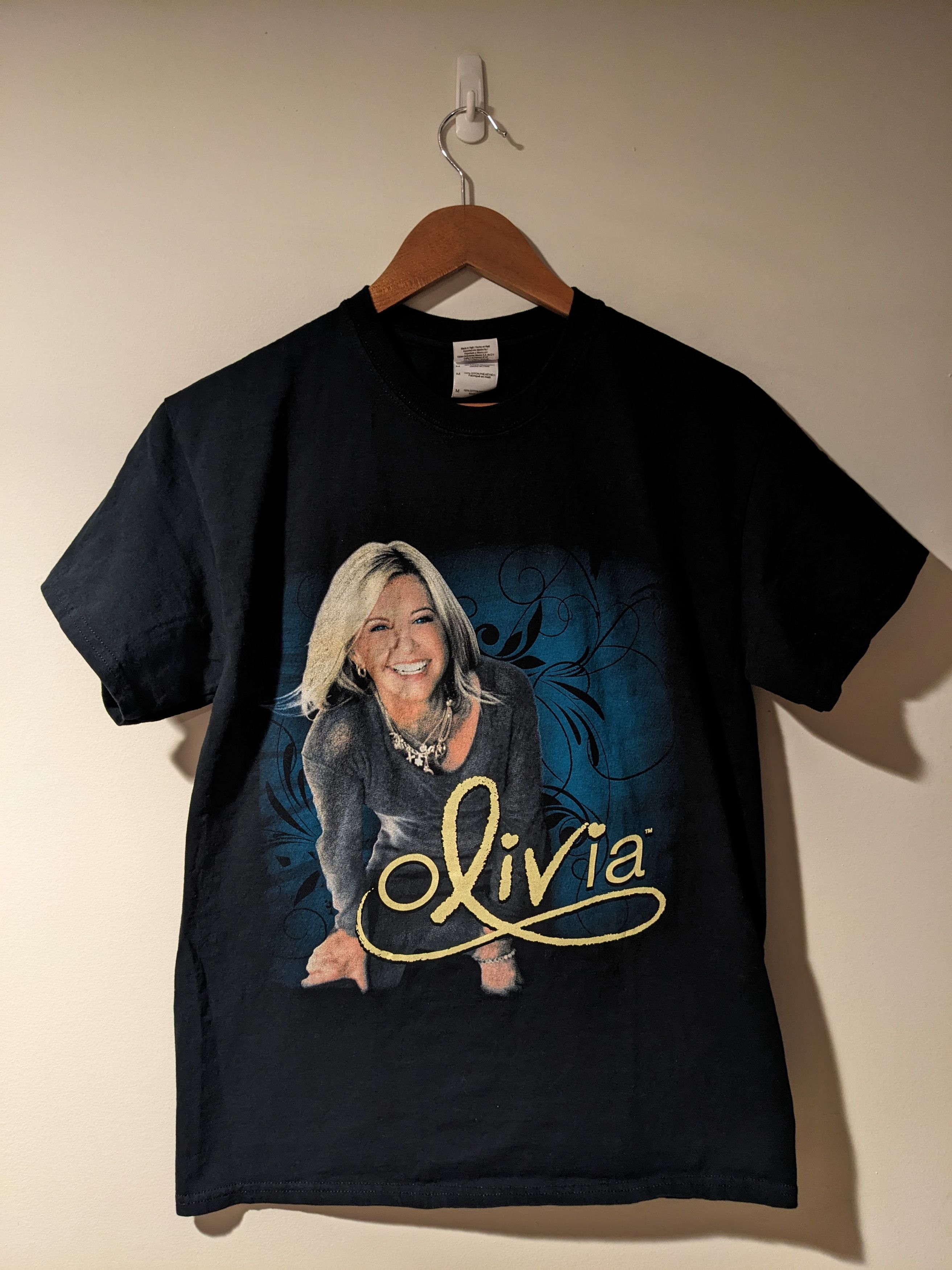 Band Tees × Vintage Vintage Y2K Olivia Newton On Tour Country Singer T-Shirt Size US M / EU 48-50 / 2 - 1 Thumbnail