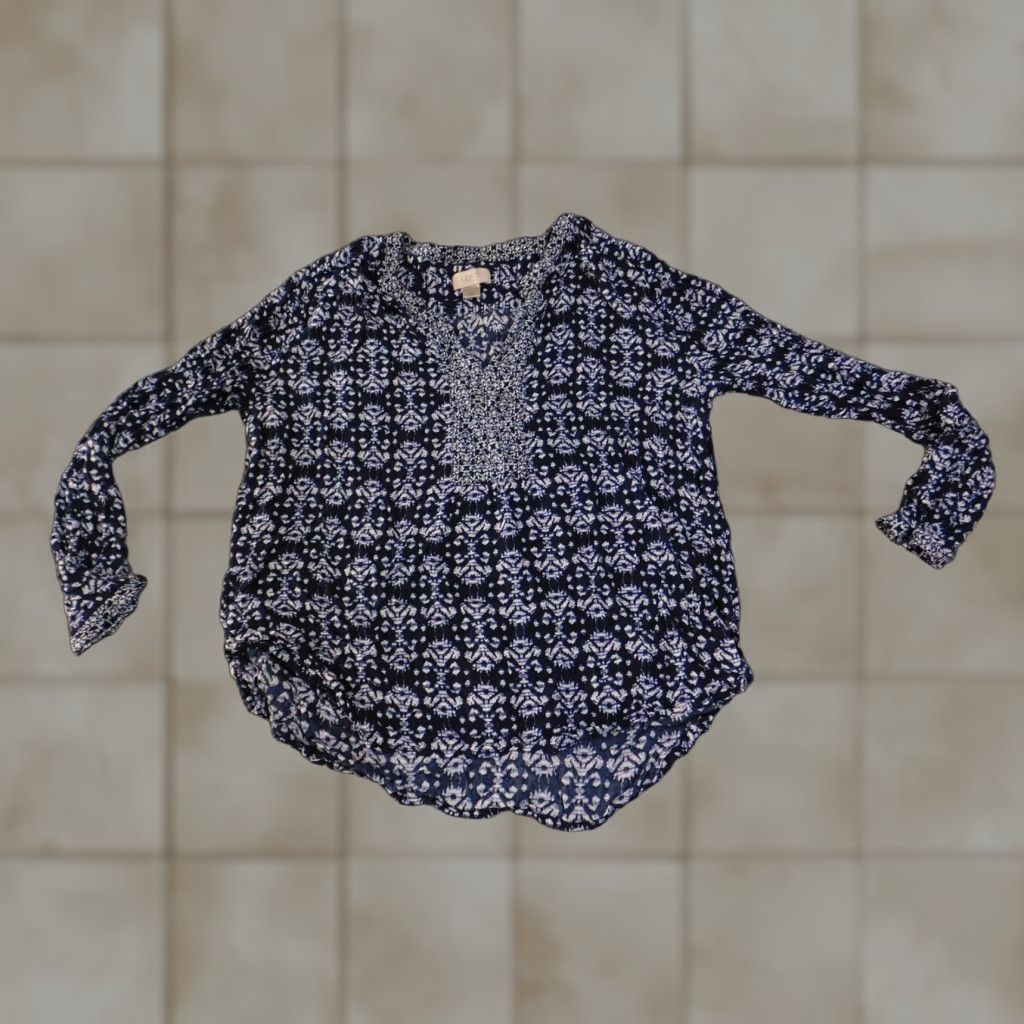 Loft LOFT Outlet Blouse Womens Large Navy Blue Ikat Print Split V-Neck Long Sleeve Blouse Womens L Navy Ikat Print V-Neck Long Sleeve Size L / US 10 / IT 46 - 1 Thumbnail