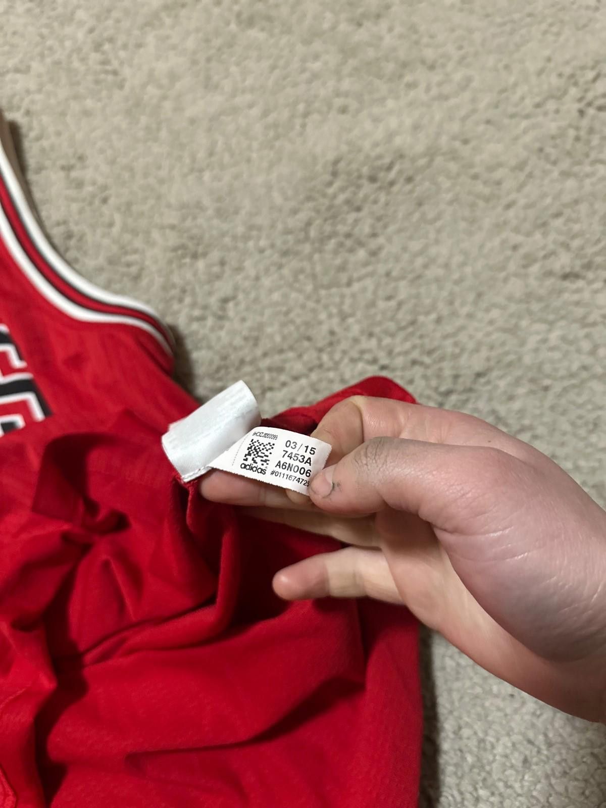 Adidas Vintage Adidas Chicago Bulls Derrick Rose #1 Red NBA Jersey Size US L / EU 52-54 / 3 - 6 Thumbnail