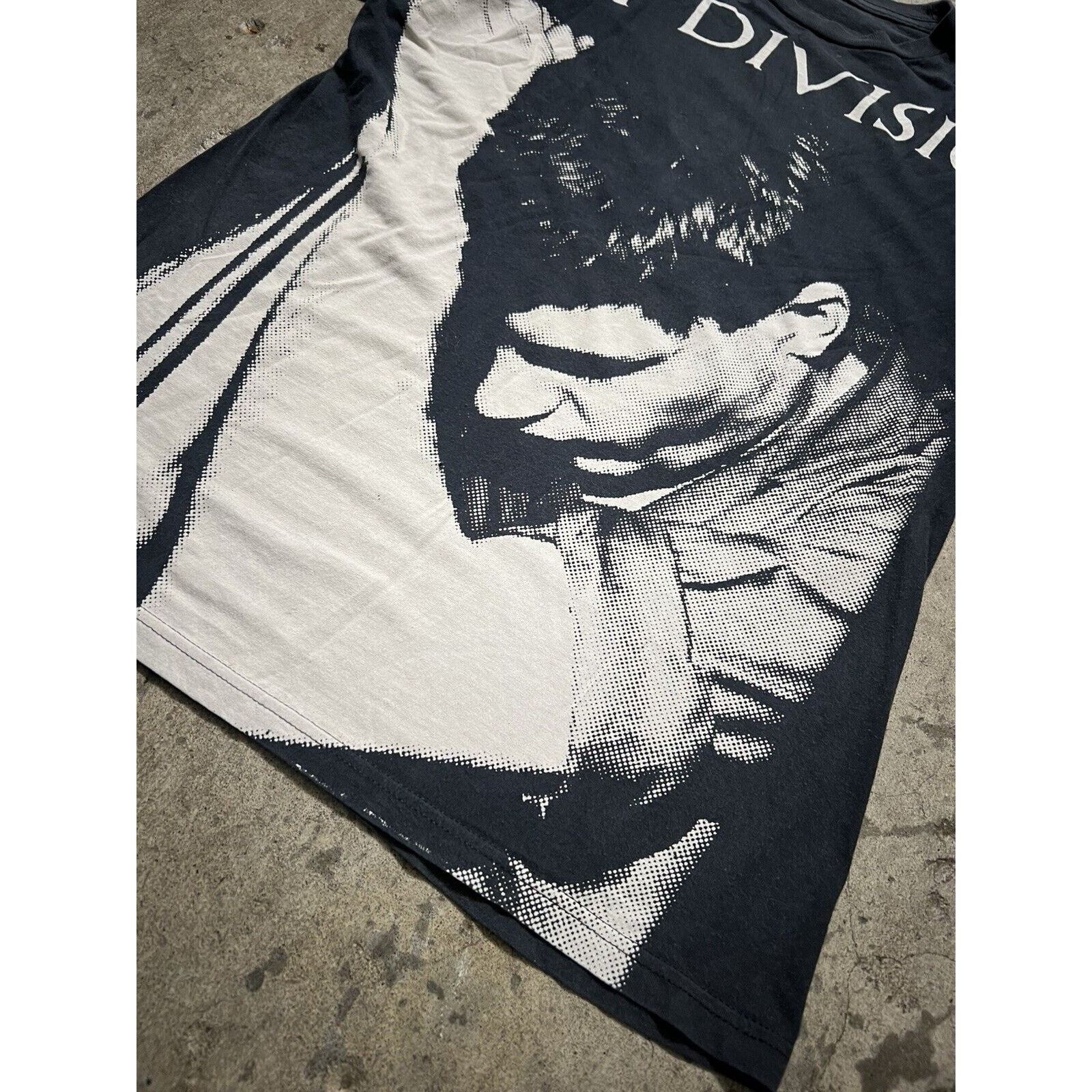Band Tees × Vintage JOY DIVISION IAN CURTIS Live Shirt Vintage Y2K Mega Print L Size US L / EU 52-54 / 3 - 4 Thumbnail