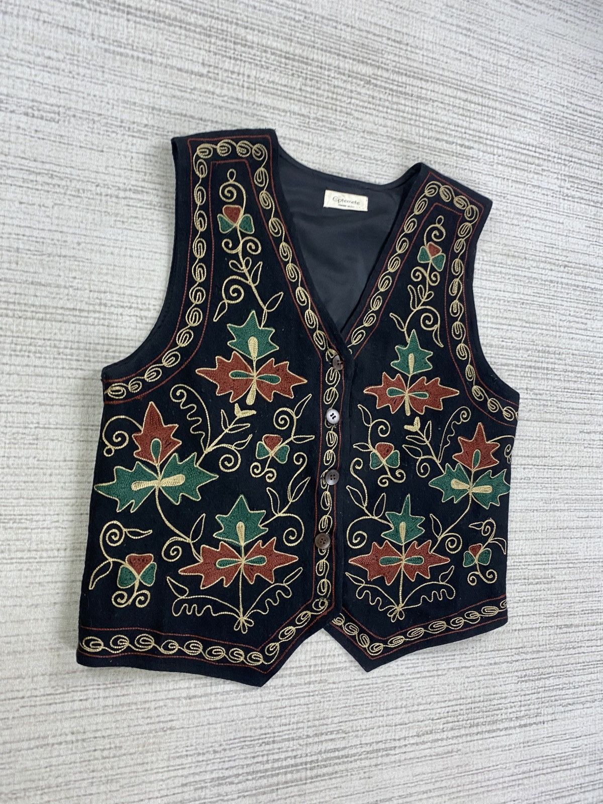 Japanese Brand × Vintage Vintage Eptemete Flower Embroidered Art Black Vest Size US M / EU 48-50 / 2 - 3 Thumbnail