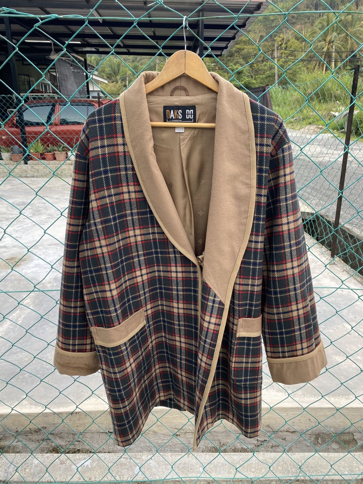 DAKS Daks London shawl collar wool plaid jacket Size US L / EU 52-54 / 3 - 1 Thumbnail