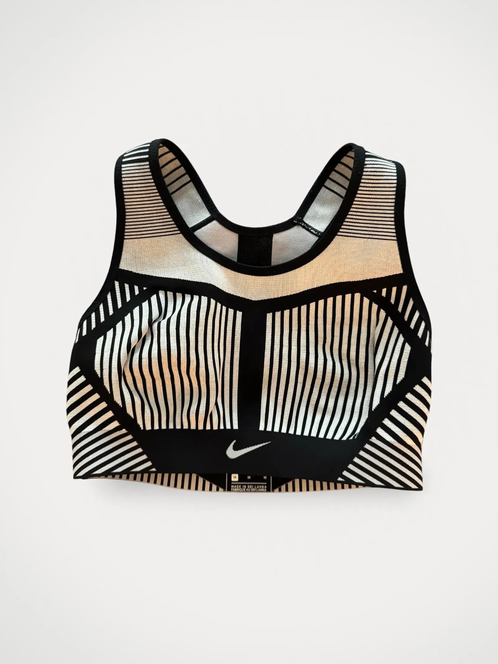 Nike Nike Sweater Size M / US 6-8 / IT 42-44 - 1 Thumbnail