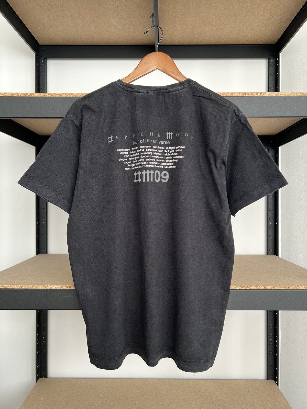 Band Tees Vintage 2009 Depeche Mode Tour of the Universe T-shirt Size US L / EU 52-54 / 3 - 2 Thumbnail
