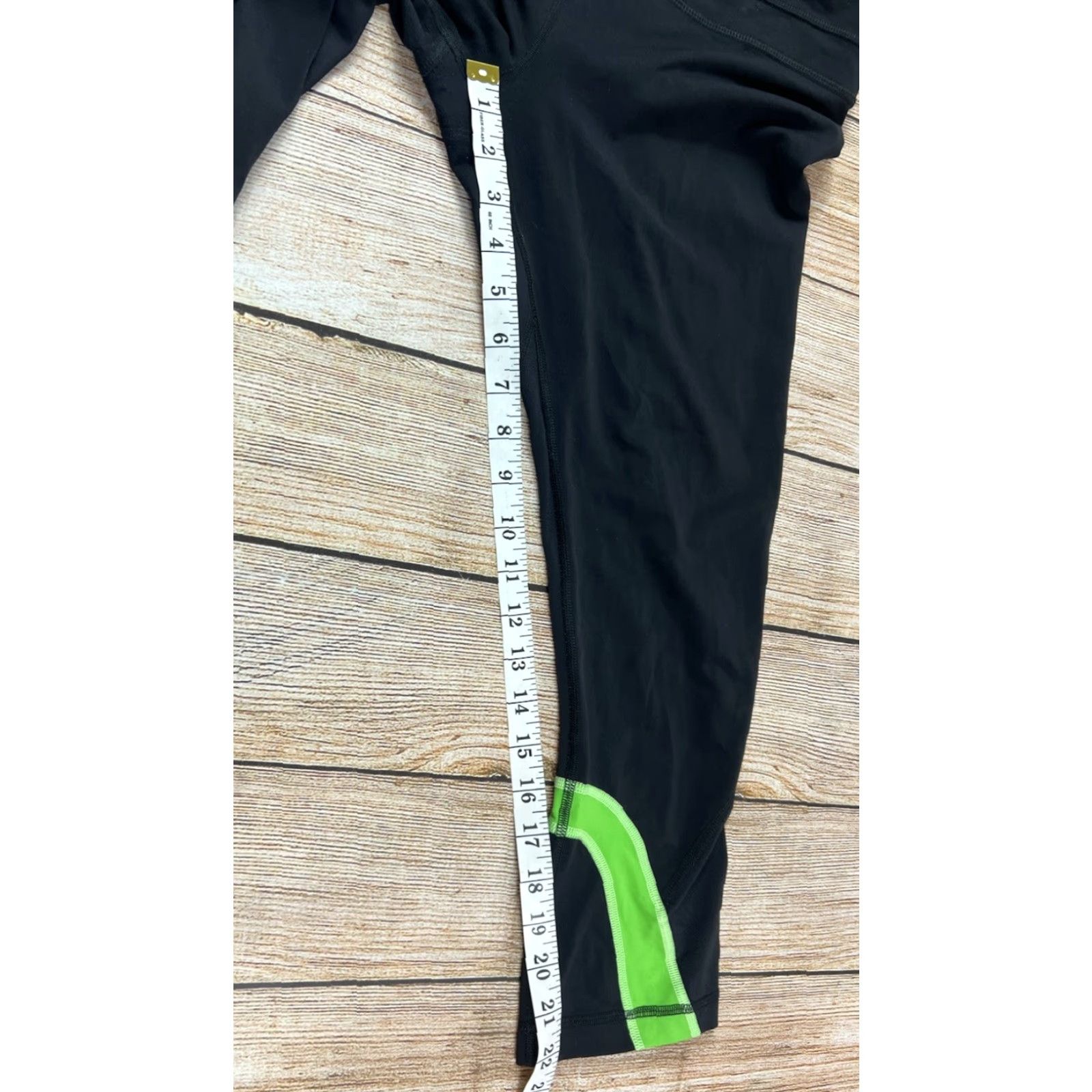 Lululemon Women’s Lululemon Run Inspire Crop Leggings Black and Green Size 8 Size 30" / US 8 / IT 44 - 7 Thumbnail