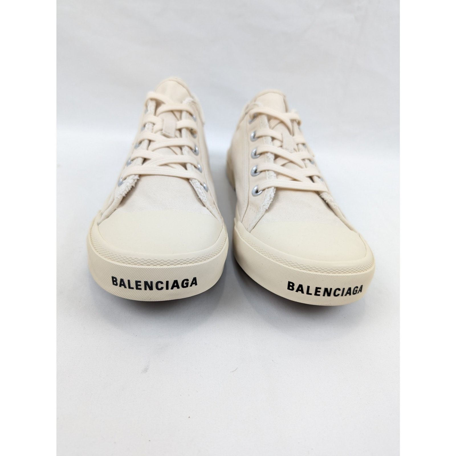 Balenciaga o1rshd1 Q3/ Low Destroyed Paris Rubber Sole Low Top Sneakers Size US 9 / EU 42 - 14 Thumbnail