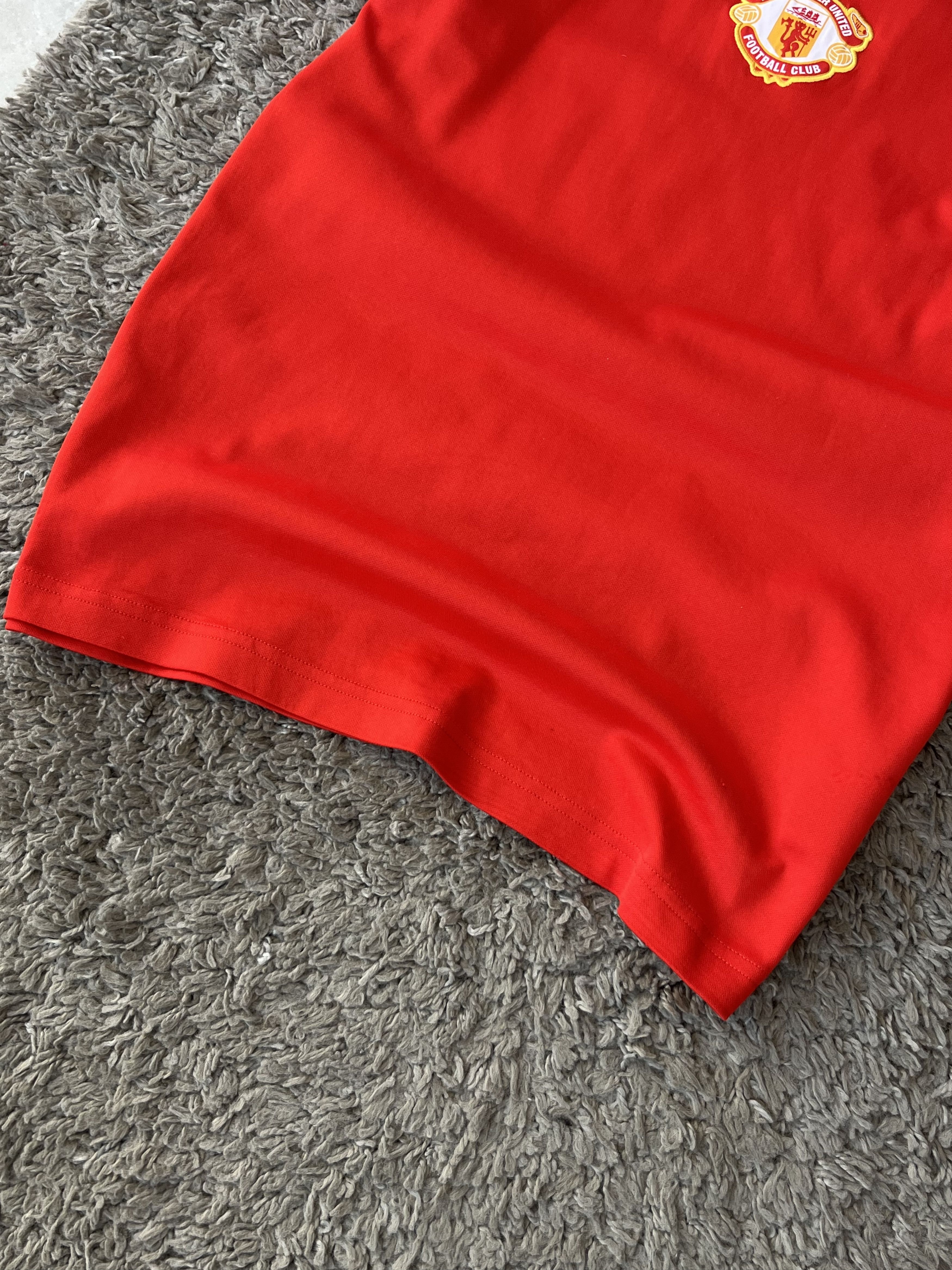 Adidas ADIDAS x MANCHESTER UNITED 2015/16 T-shirt V Neck Red Color Size US M / EU 48-50 / 2 - 5 Thumbnail