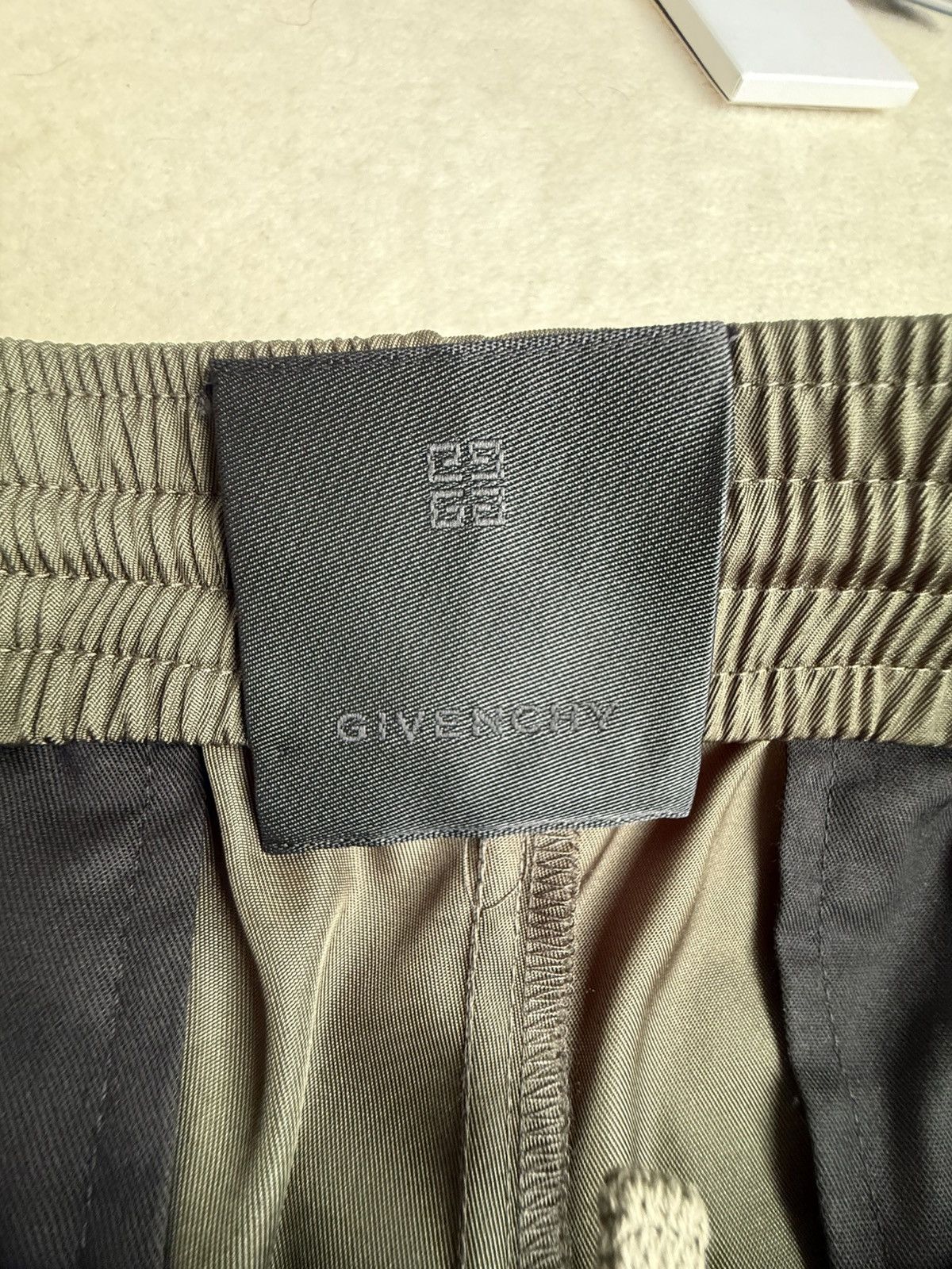 Givenchy SS24 $1.15k 🤑 Givenchy logo nylon baggy track shorts 46 Size US 30 / EU 46 - 18 Thumbnail