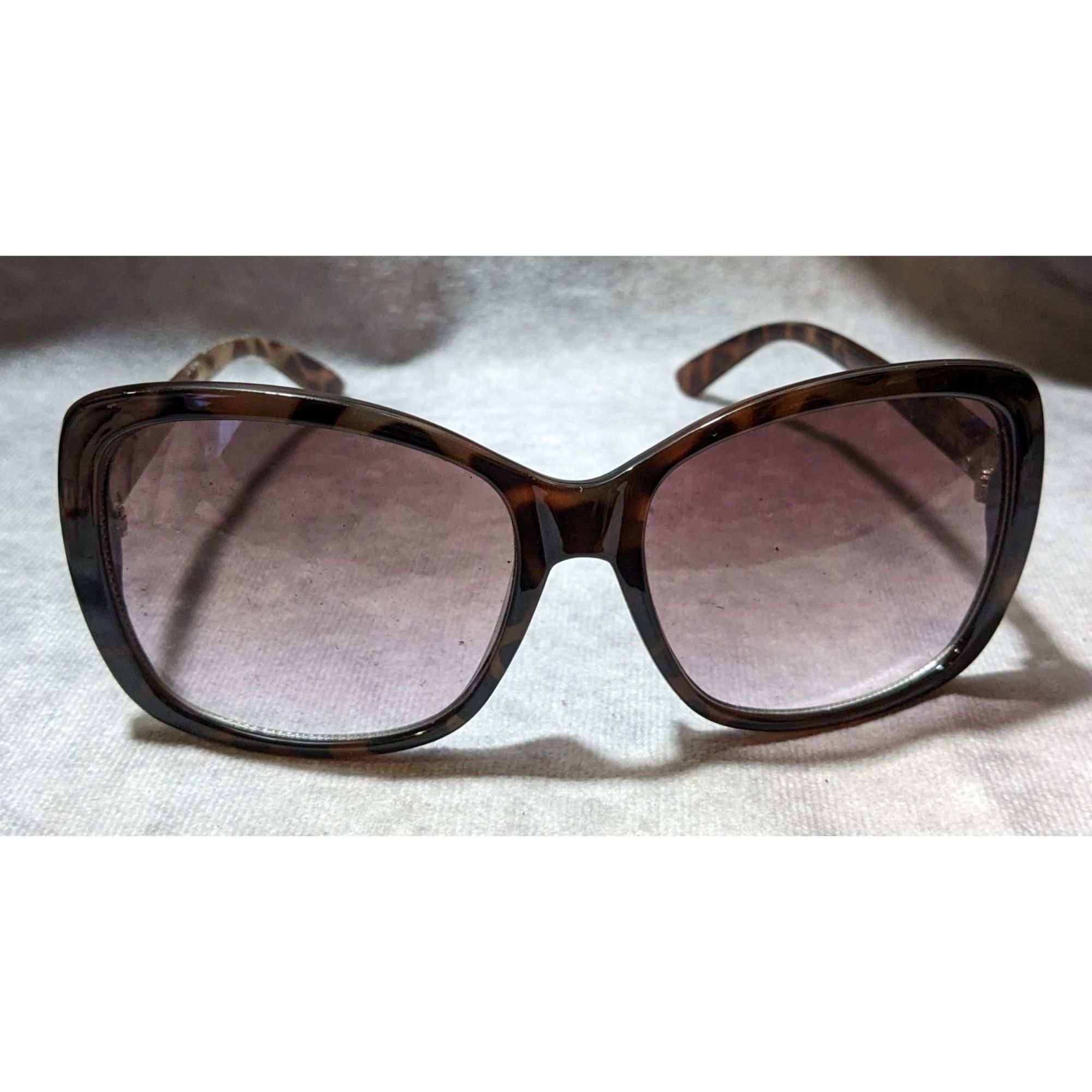 Calvin Klein Calvin Klein Preppy Tortoise Butterfly Frame Sunglasses Size ONE SIZE - 1 Thumbnail