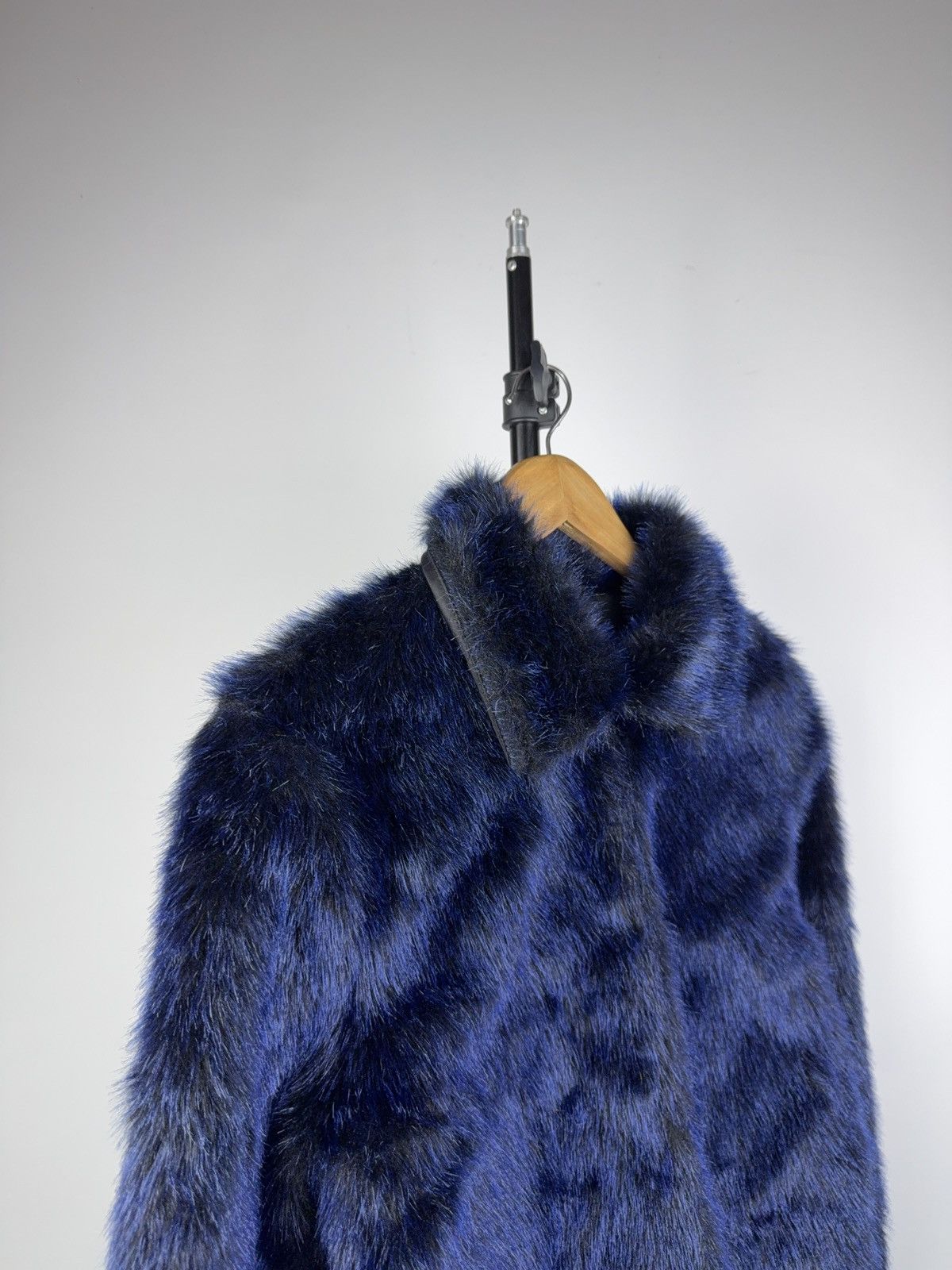 Japanese Brand Avant Garde Japanese Y2K Blue Fluffy Faux Fur Cropped Jacket Size L / US 10 / IT 46 - 2 Thumbnail