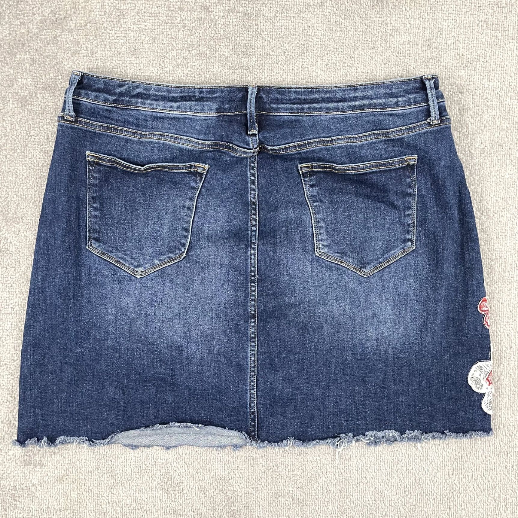 Vintage Driftwood Denim Skirt Womens 20 Blue Floral Embroidered A-Line Mini Boho Size 42" / US 20 - 7 Thumbnail