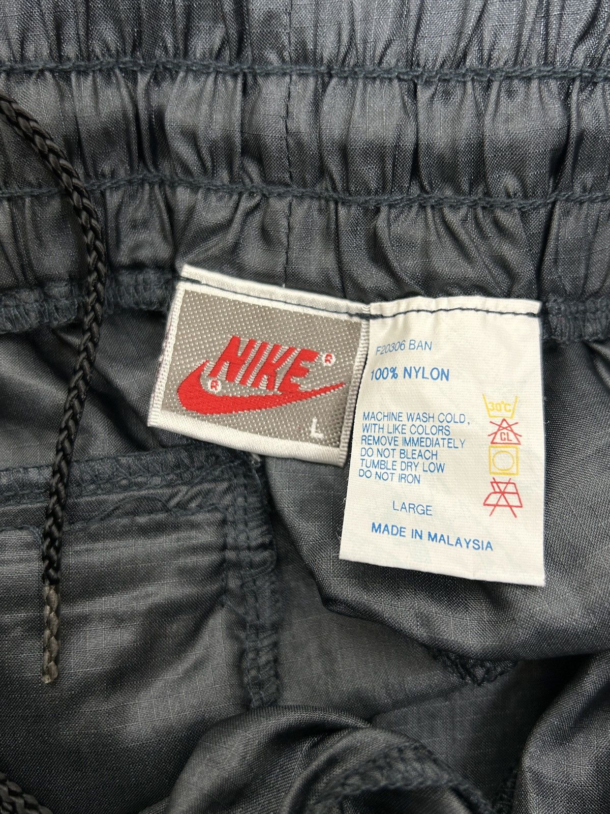 Nike 80s Vintage Nike Shiny Nylon Tracksuit Pants In Dark Grey Size US 34 / EU 50 - 7 Thumbnail