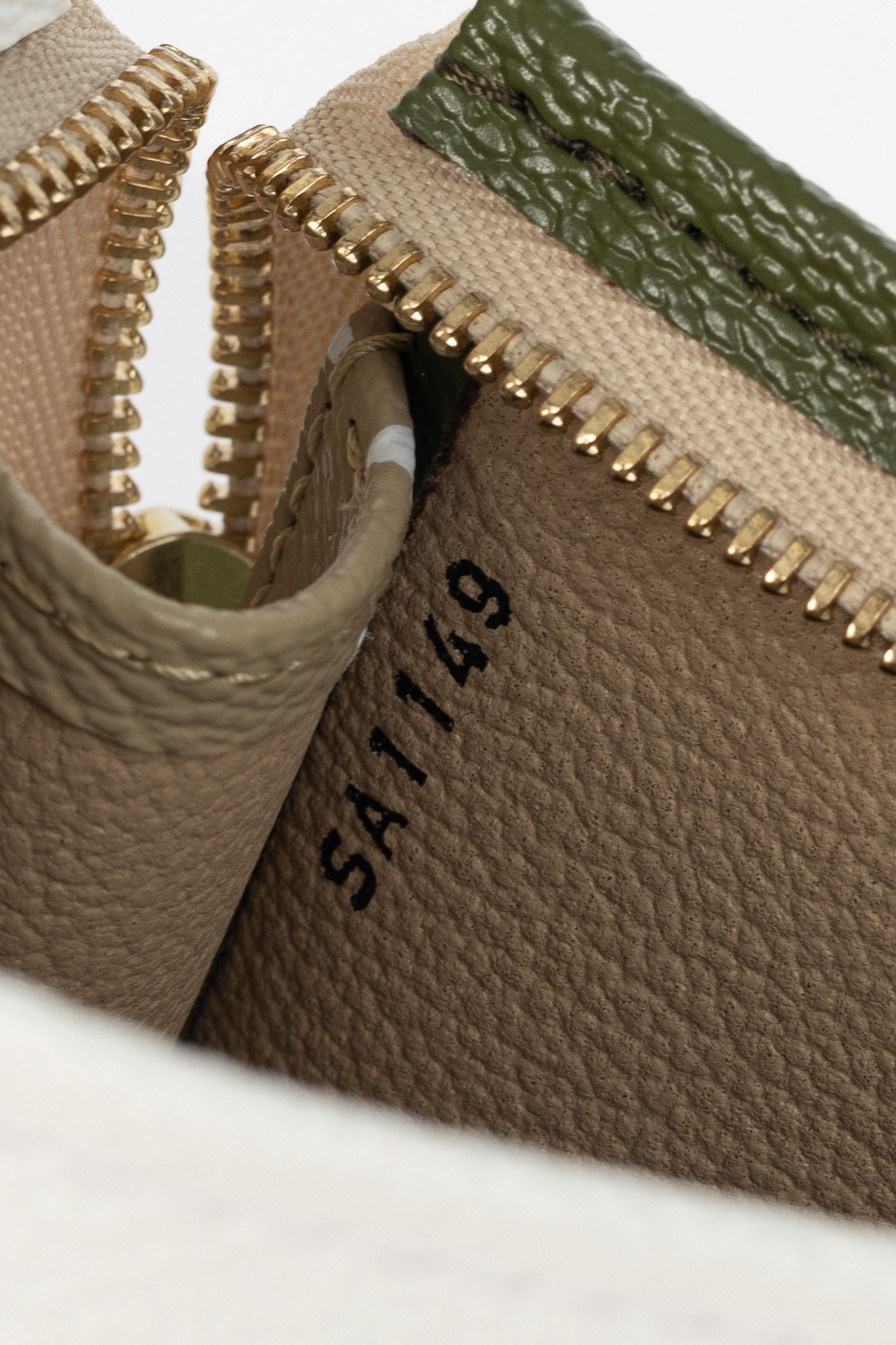 Louis Vuitton Louis Vuitton Khaki Monogram Giant Toiletry Pouch 26 Size ONE SIZE - 12 Thumbnail