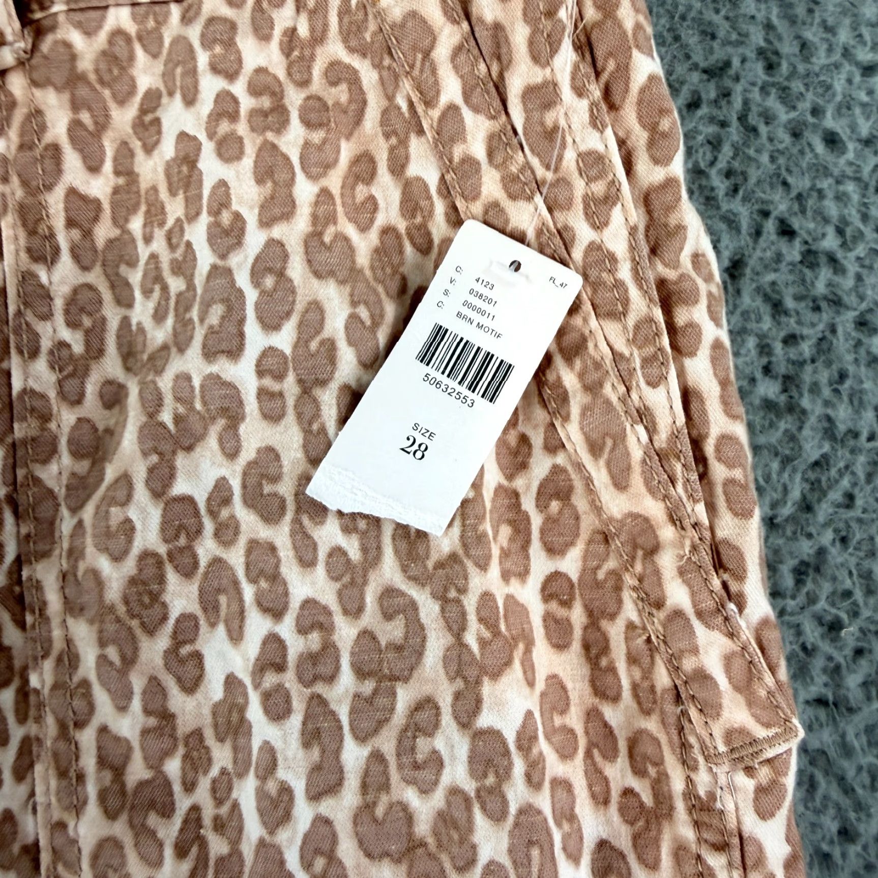 Anthropologie Anthropologie The Wanderer Pant Womens Size 28 Brown Animal Pant Cuffed Straight Size 28" / US 6 / IT 42 - 7 Thumbnail