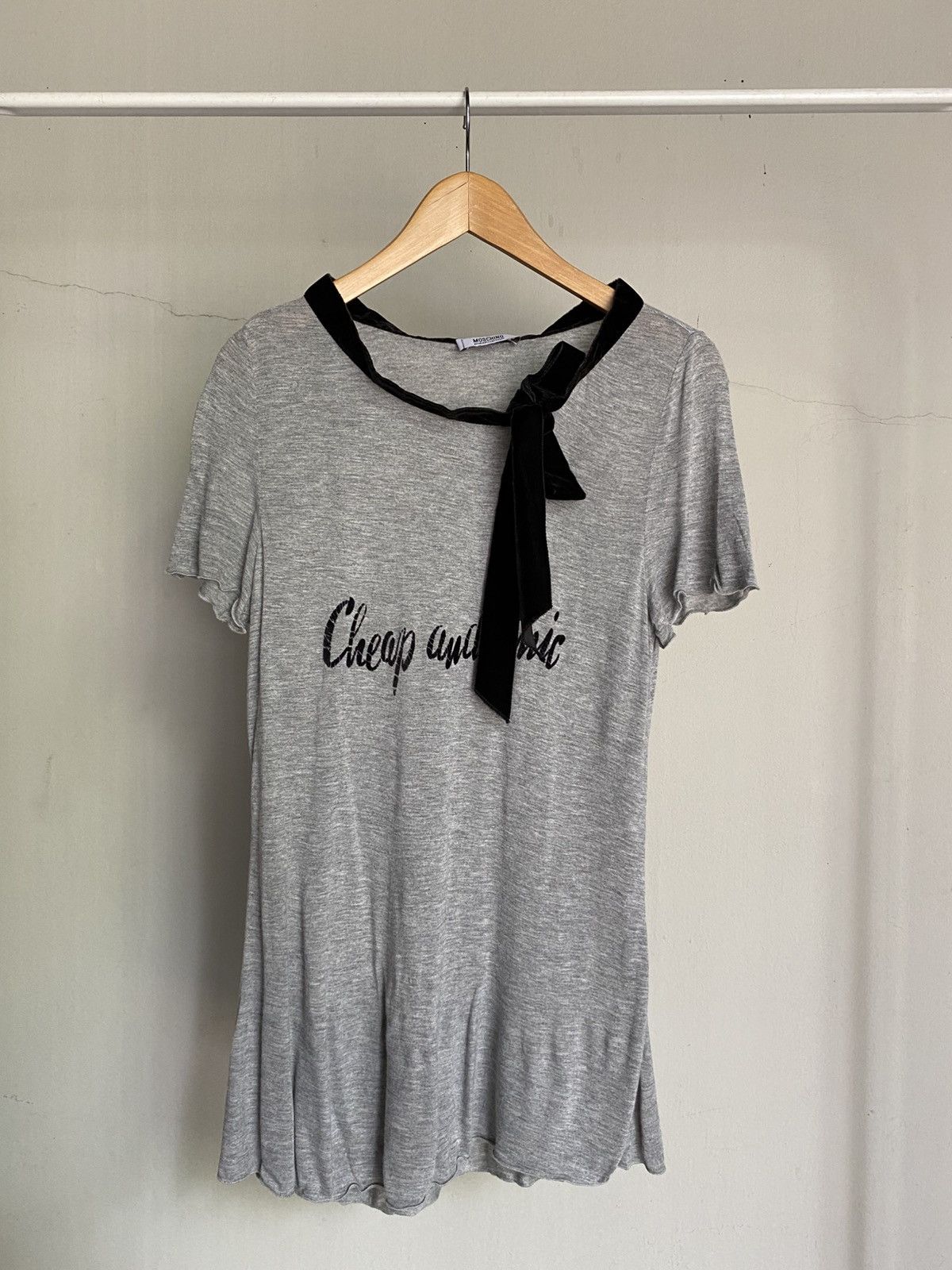 Moschino MOSCHINO Grey Velvet T-Shirt with Black Logo Print. Size ONE SIZE - 16 Thumbnail