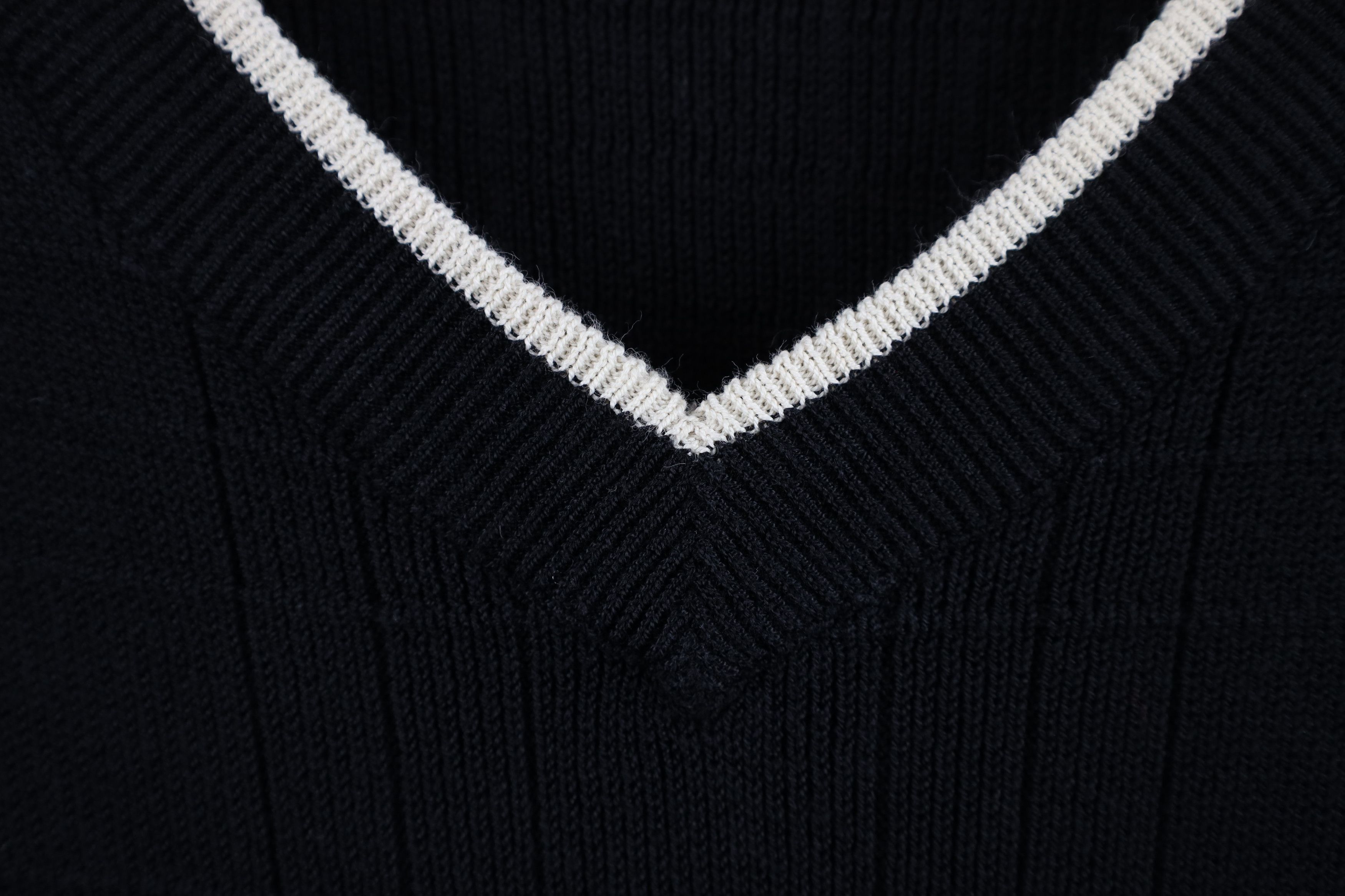 Vintage Vintage 90s Streetwear Lightweight Knit V-Neck Sweater Vest Size US XL / EU 56 / 4 - 4 Thumbnail