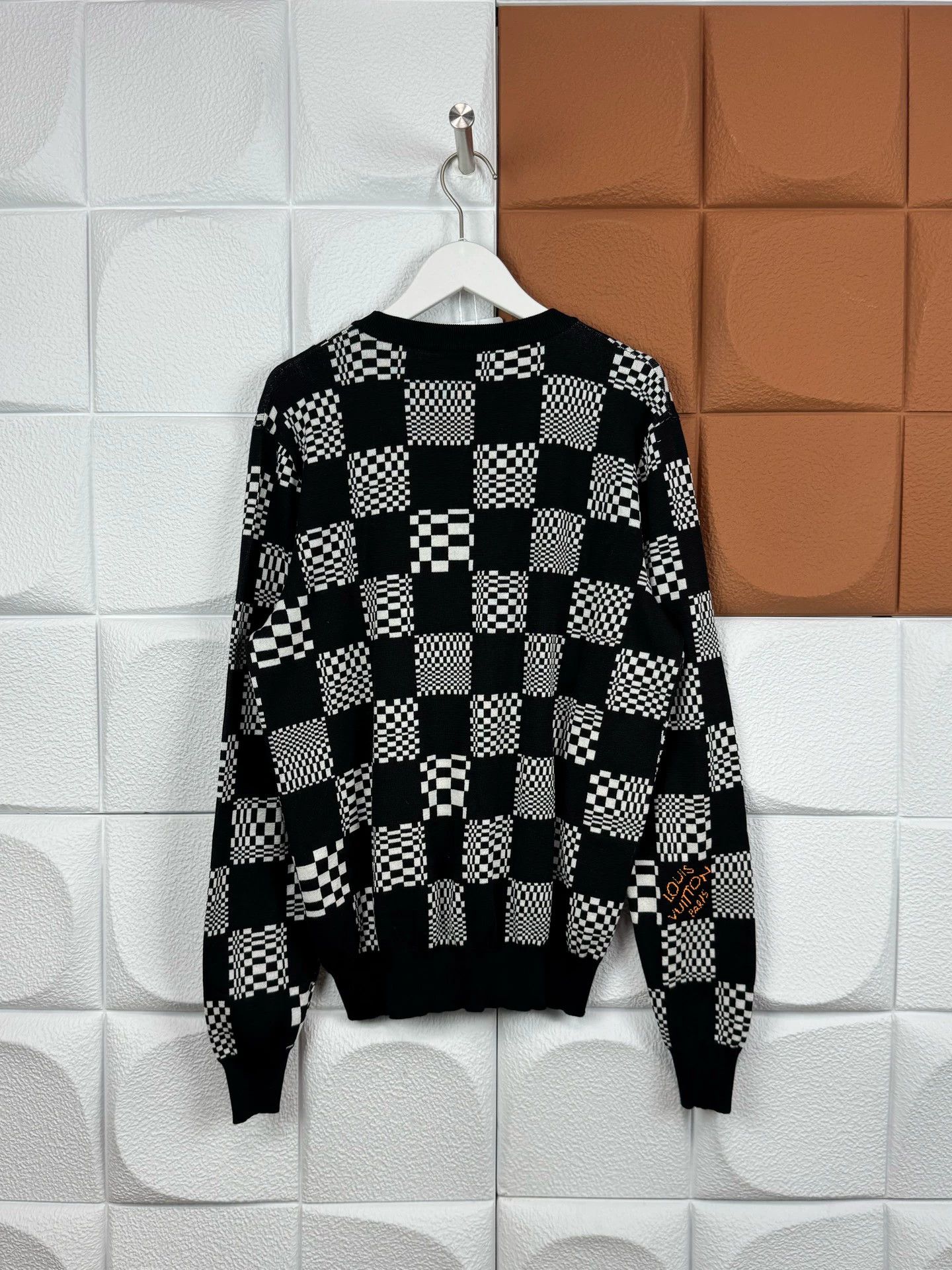 Louis Vuitton LV Black White Damier Knit Sweater S Size US S / EU 44-46 / 1 - 4 Thumbnail