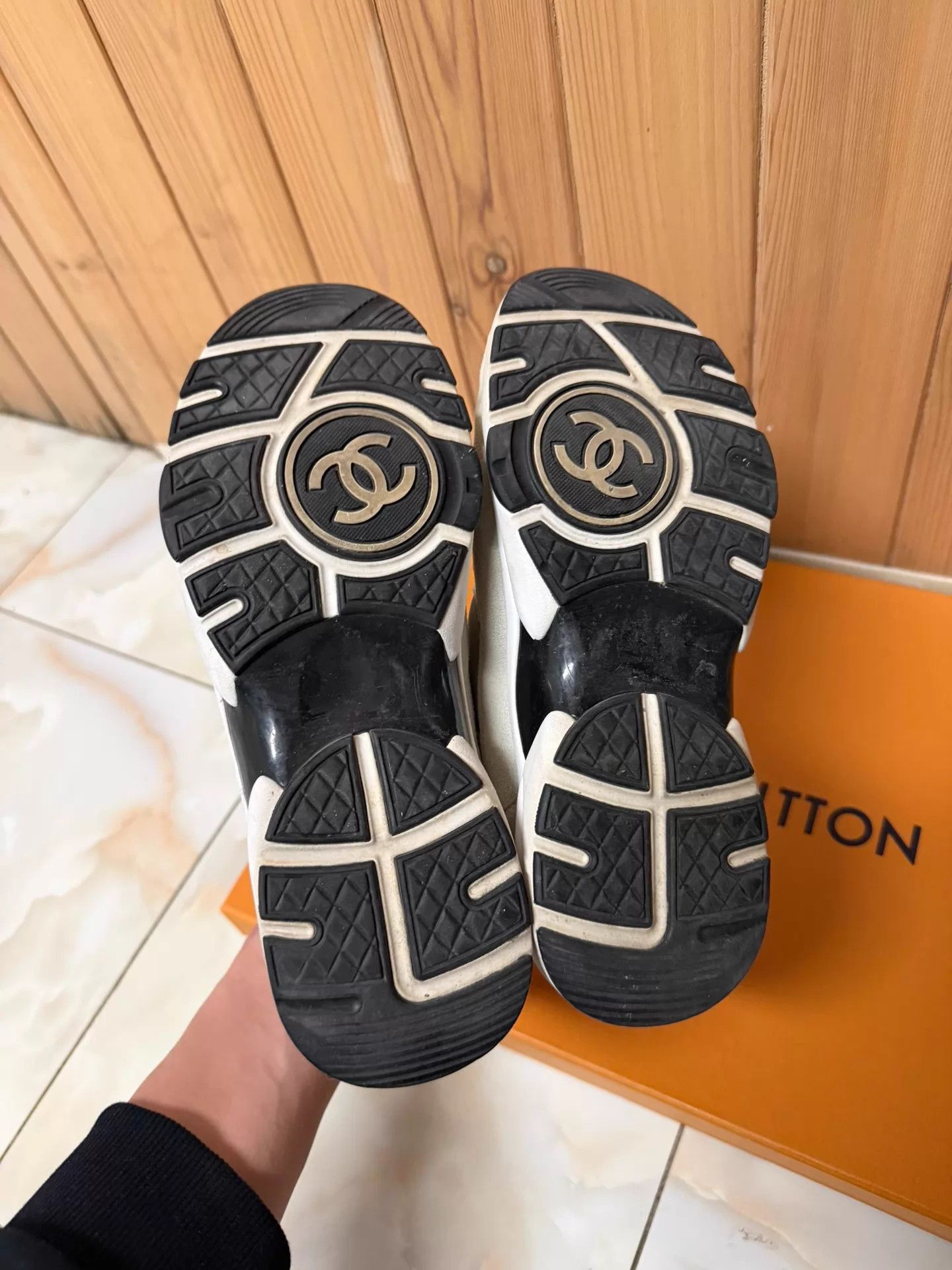 Chanel Chanel Authentic Women's 37 Sneakers Size US 6.5 / IT 36.5 - 2 Thumbnail