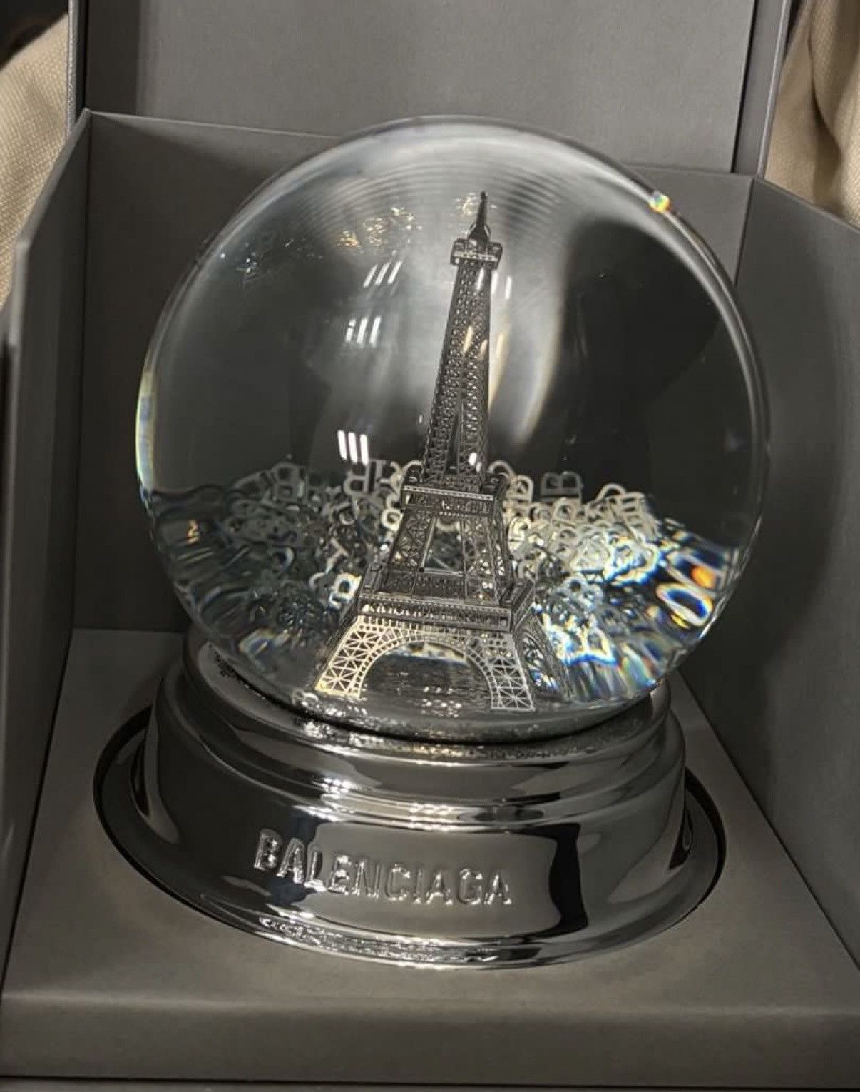 Balenciaga Rare balenciaga vip snow globe Size ONE SIZE - 5 Thumbnail