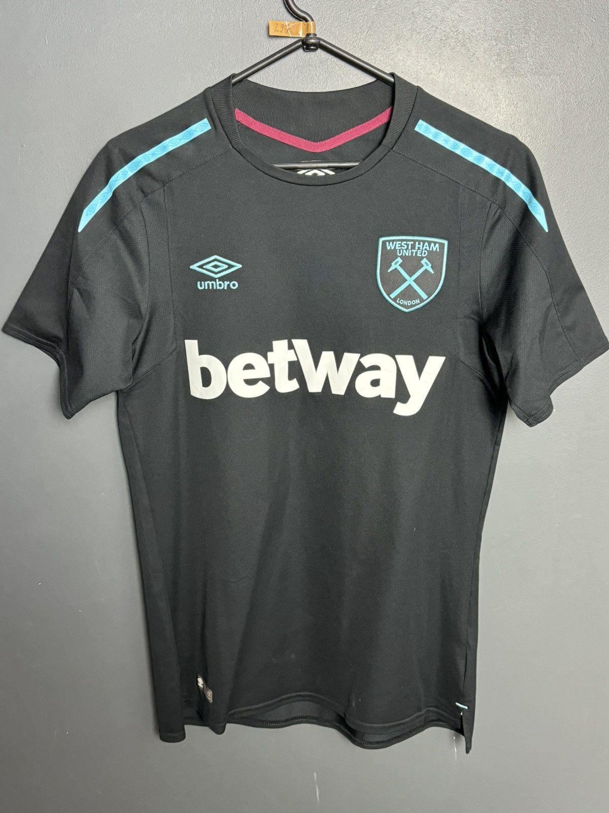 Umbro West Ham United 17/18 Home Football Jersey Size US S / EU 44-46 / 1 - 1 Thumbnail
