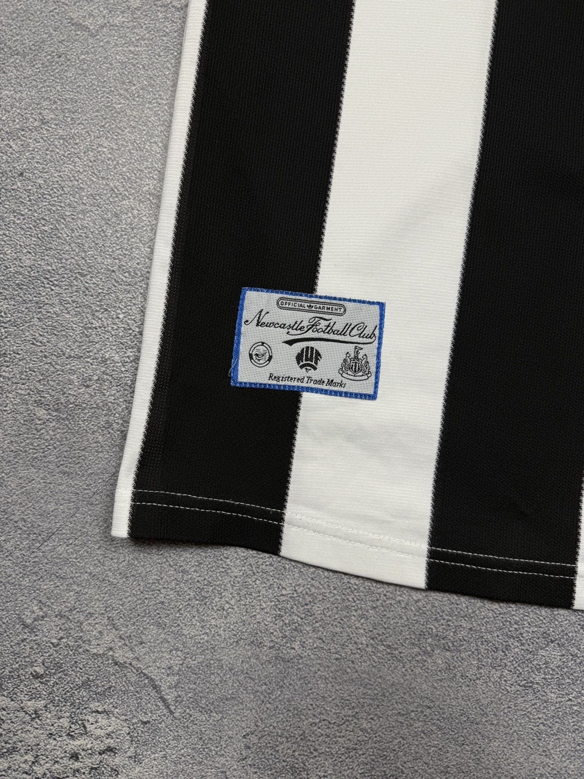 Adidas 1995/1997 Adidas Newcastle United Vintage Soccer Jersey Size US S / EU 44-46 / 1 - 5 Thumbnail