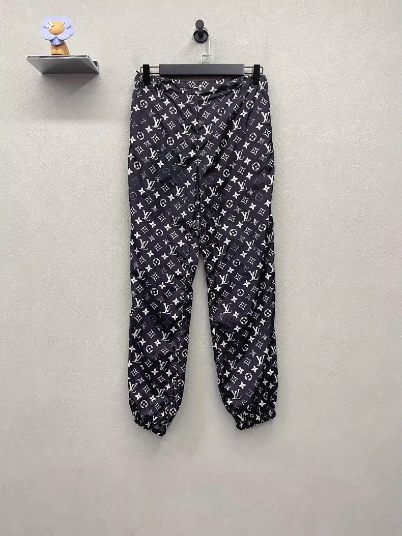Louis Vuitton Louis Vuitton Full Print Pants 2504-Nextarrow Size US 36 / EU 52 - 1 Thumbnail