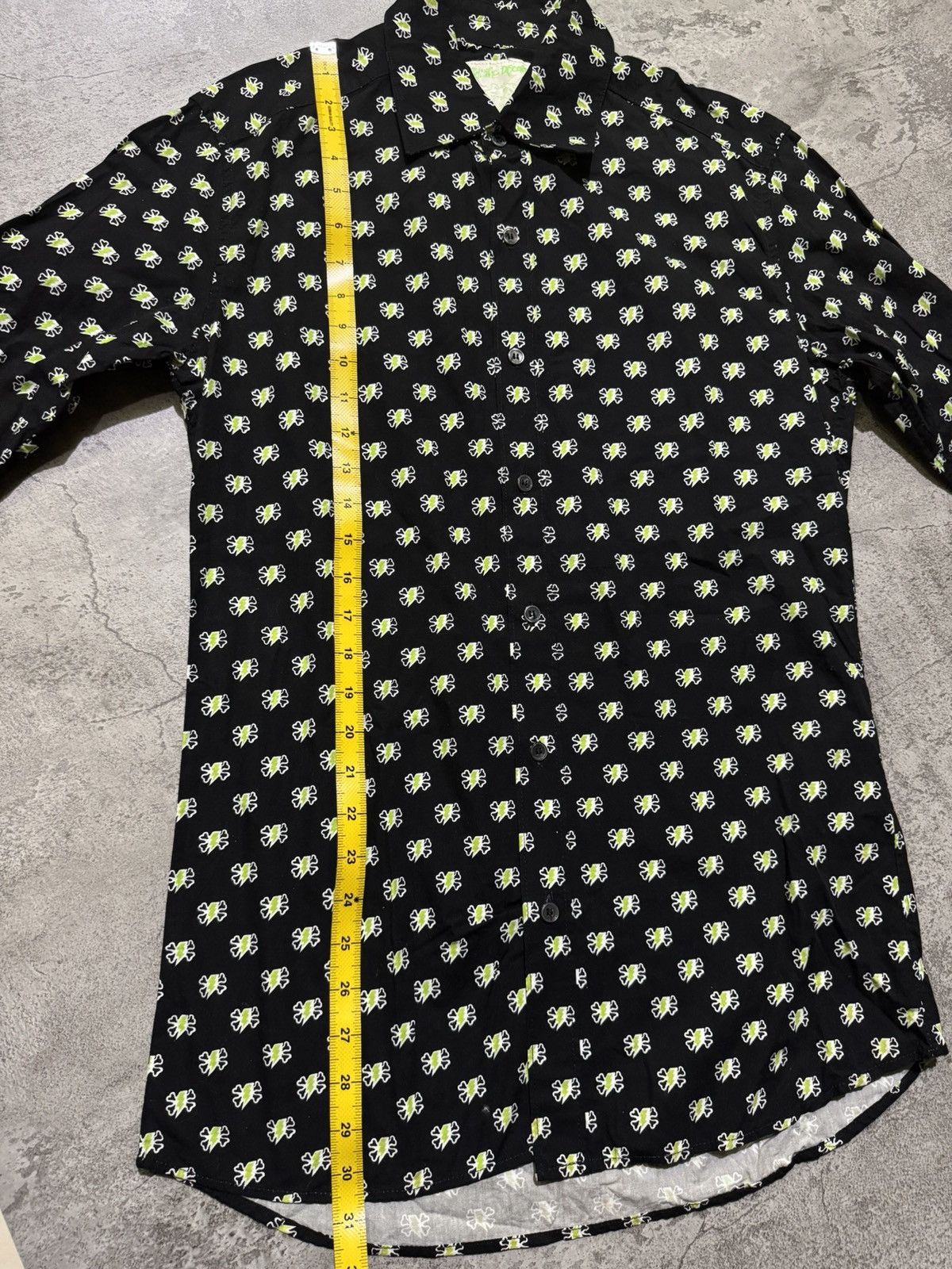 Undercover 01ss UNDERCOVER CHAOTIC DISCORD THUNDER/CROSSBONE SHIRT Size US M / EU 48-50 / 2 - 10 Thumbnail