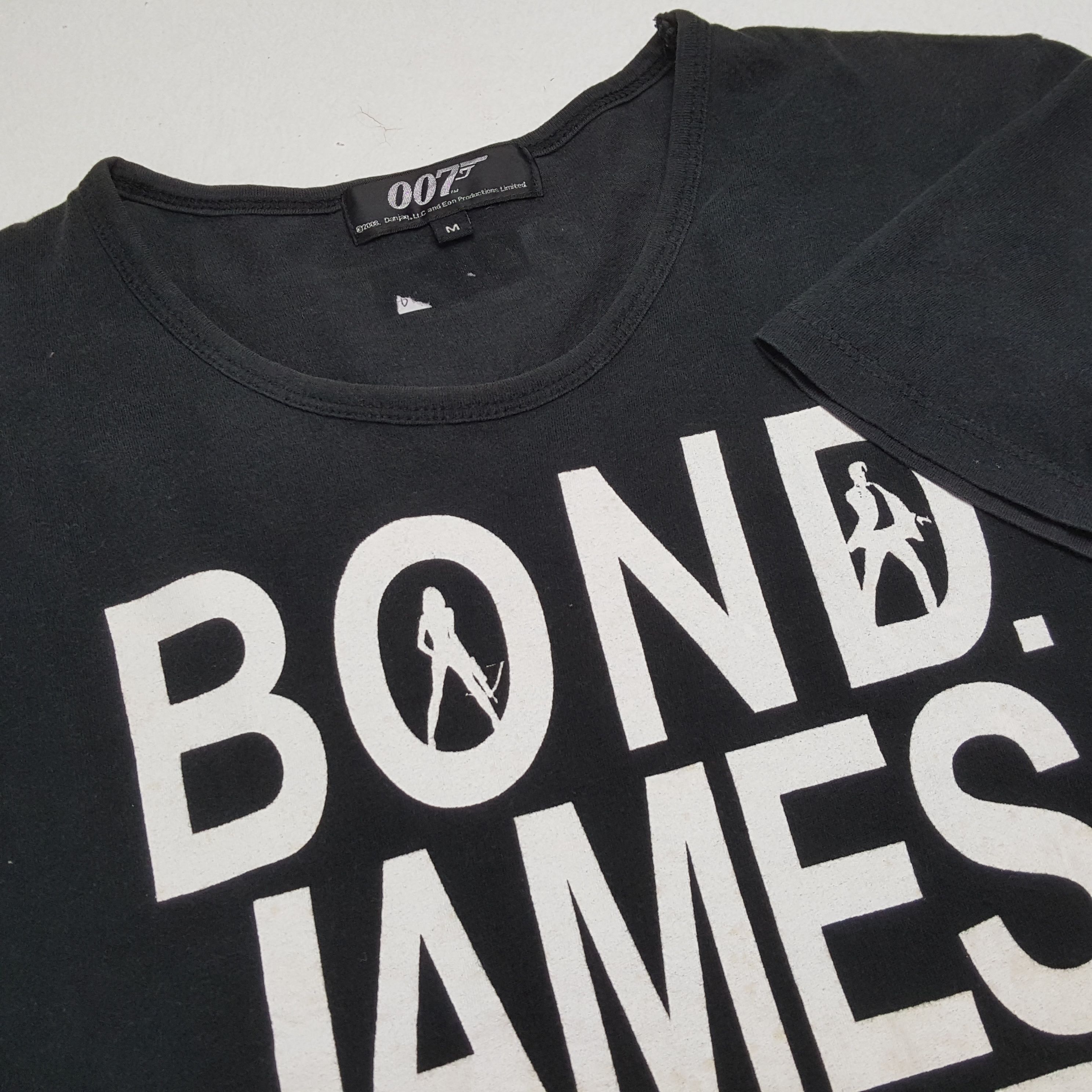 Vintage JAMES BOND 007 Action Movie Tshirt Size US S / EU 44-46 / 1 - 6 Thumbnail