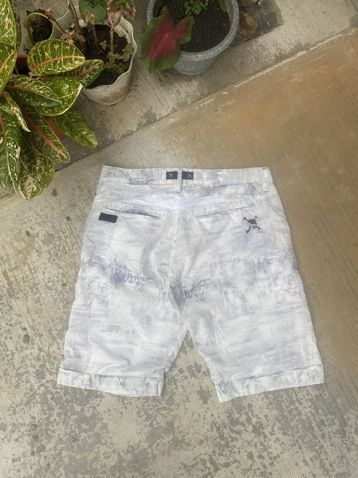 Oakley Oakley Printed Shorts Size US 33 - 2 Thumbnail