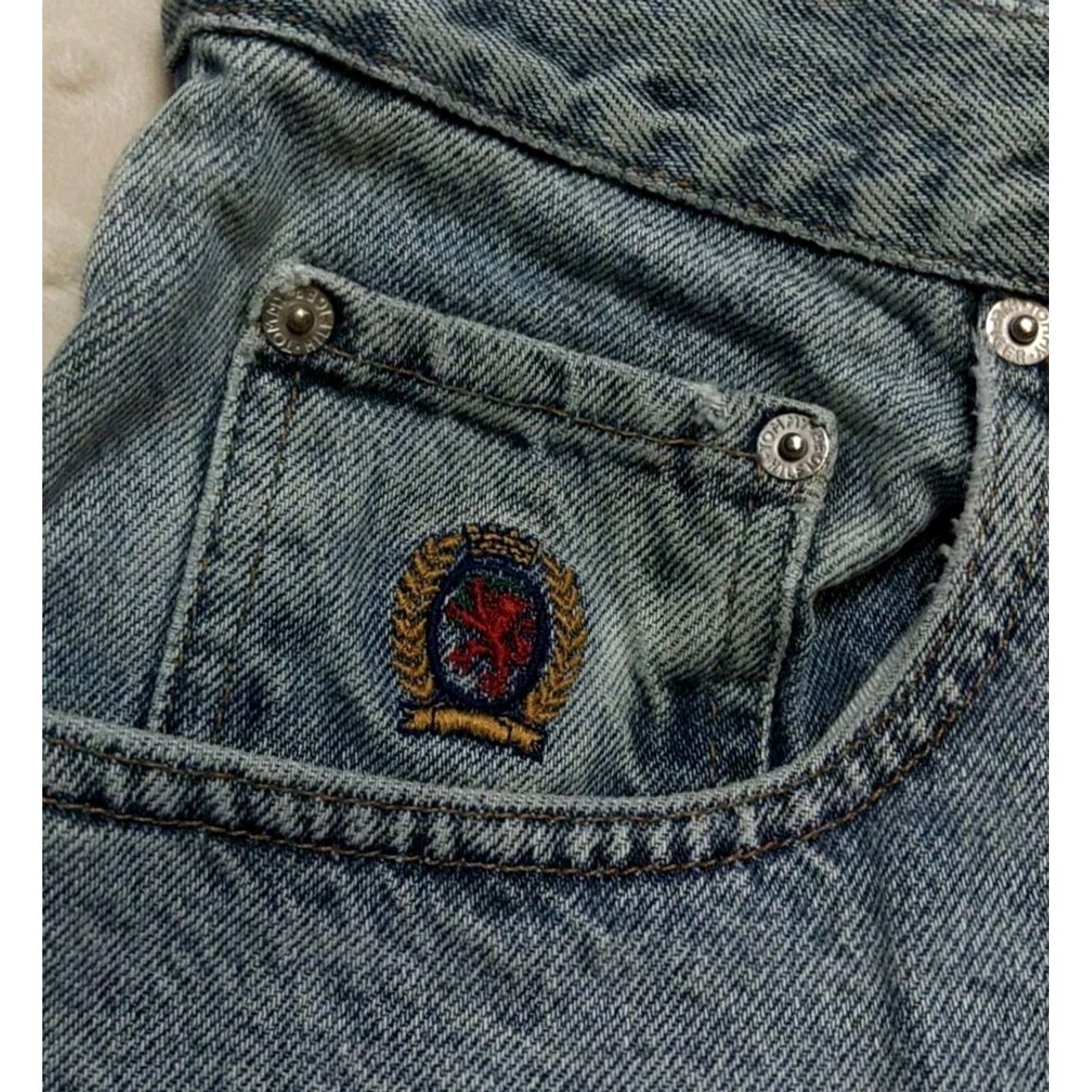 Tommy Hilfiger VINTAGE Tommy Hilfiger Denim Baggy Jean Shorts Jorts 34 Men Blue 90s Hip Hop American Denim Short Mens 34 Shorts Size US 34 / EU 50 - 4 Thumbnail