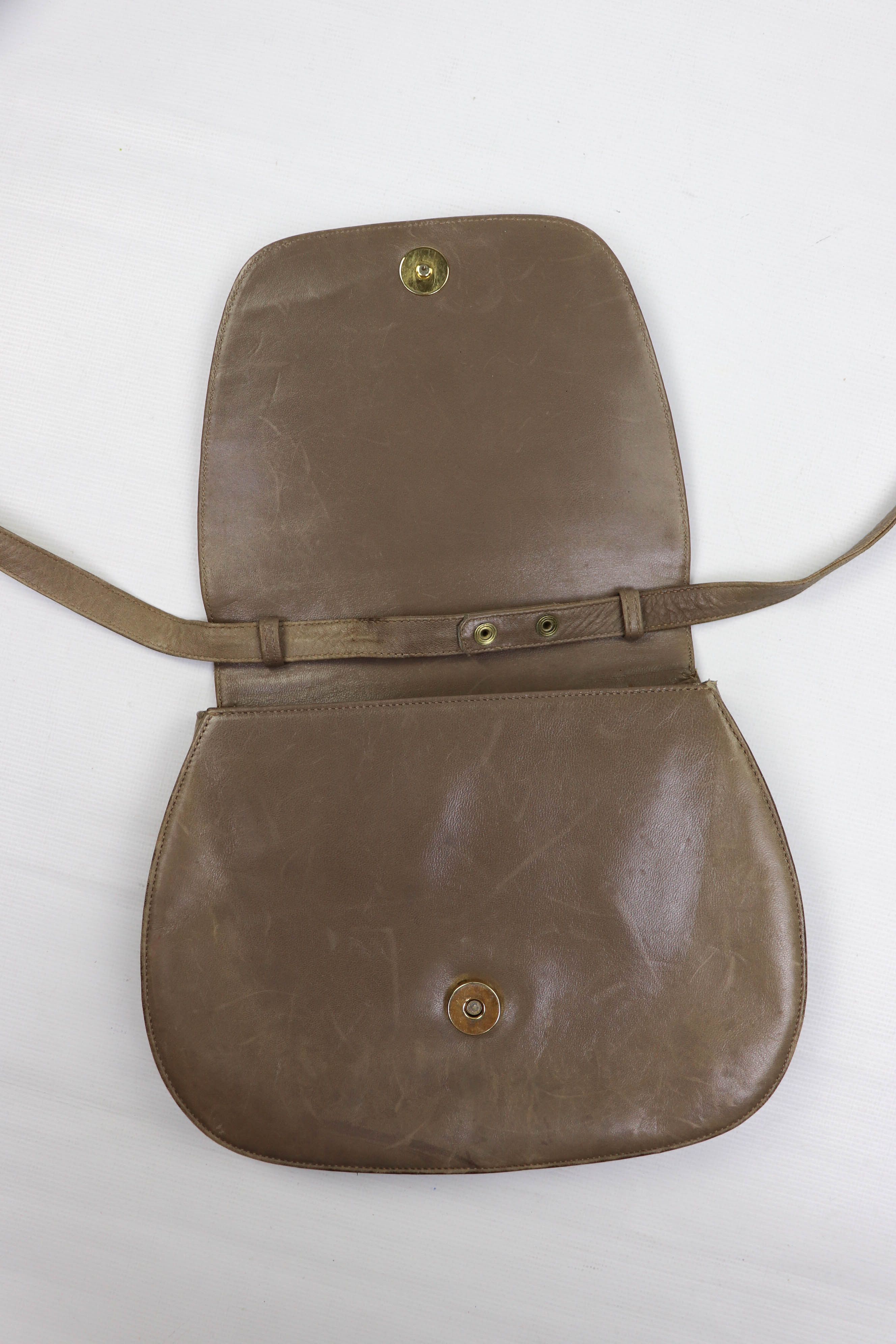 Bally Bally Switzerland Vintage Cream Beige Leather Crossbody Bag Size ONE SIZE - 8 Thumbnail