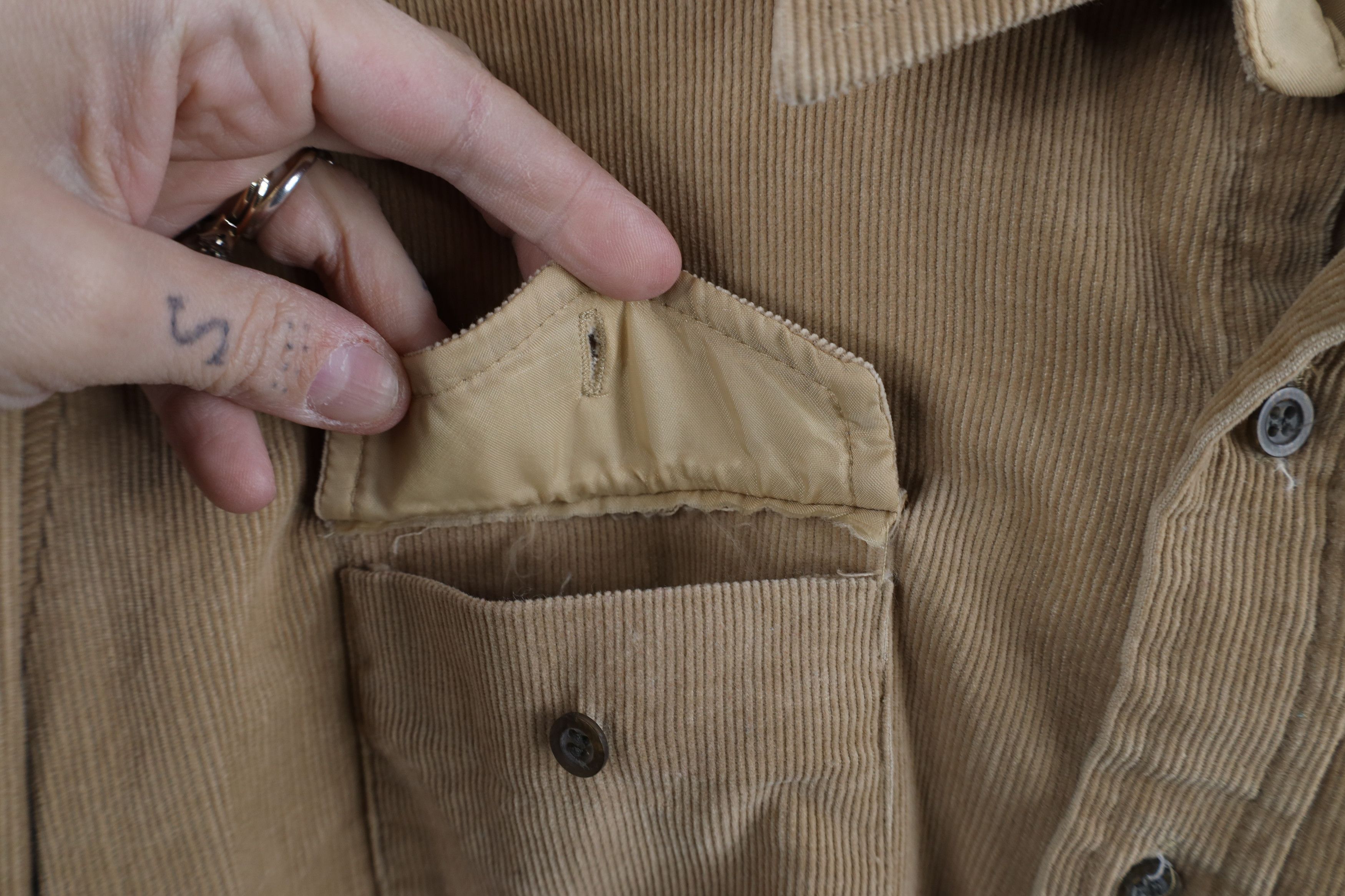 Vintage Vintage 90s Streetwear Corduroy Collared Button Shirt Beige Size US S / EU 44-46 / 1 - 7 Thumbnail