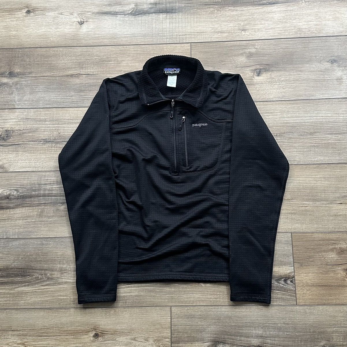 Patagonia Vintage 2000s Patagonia R1 Black Quarter Zip Pullover Size US S / EU 44-46 / 1 - 1 Thumbnail