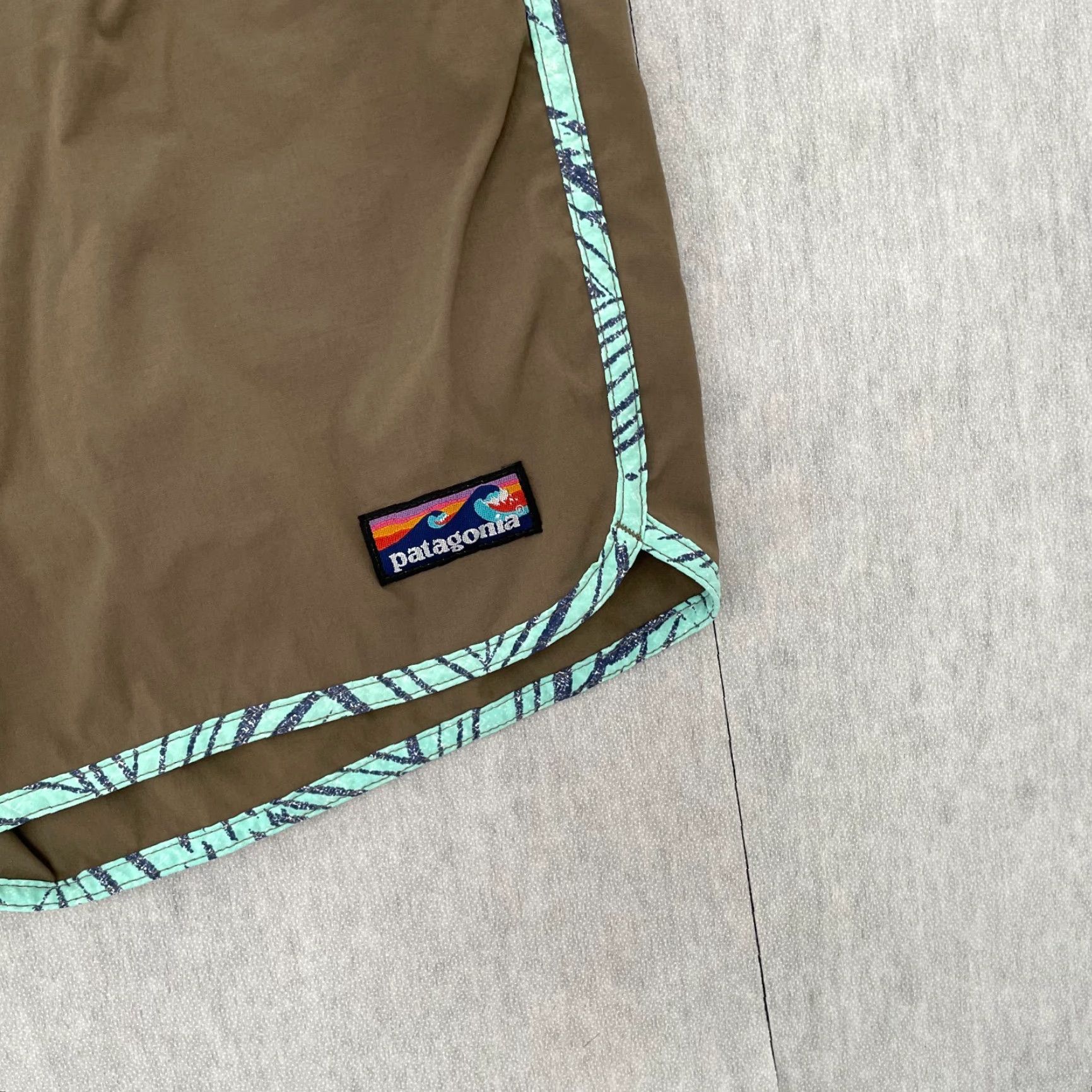 Patagonia Patagonia Shorts Adult 34 Brown Swim Trunks Lightweight Board Outdoors Logo Mens Size US 34 / EU 50 - 3 Thumbnail