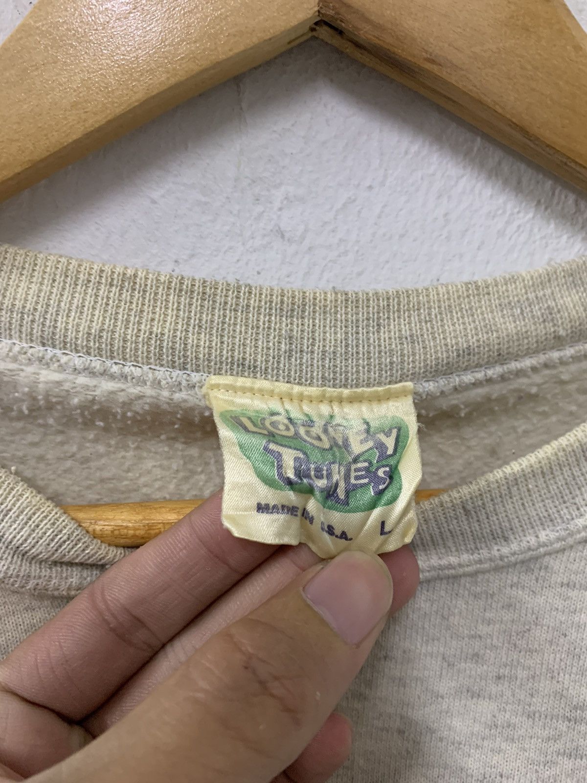 Vintage Vintage 1995 Looney Tunes Bugs Bunny Sweatshirt Size US L / EU 52-54 / 3 - 4 Thumbnail
