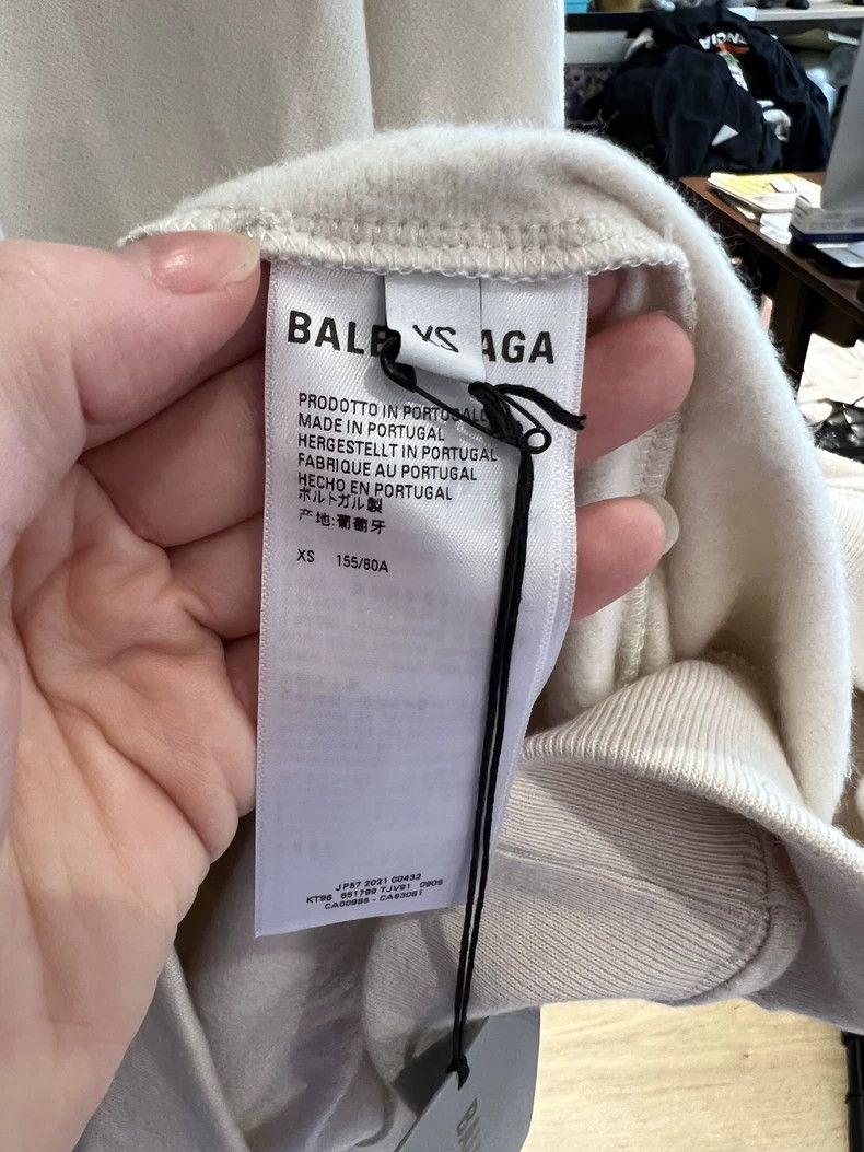 Balenciaga Balenciaga Beige Embroidered Hoodie XS In Stock Send Immed Size US XS / EU 42 / 0 - 4 Thumbnail